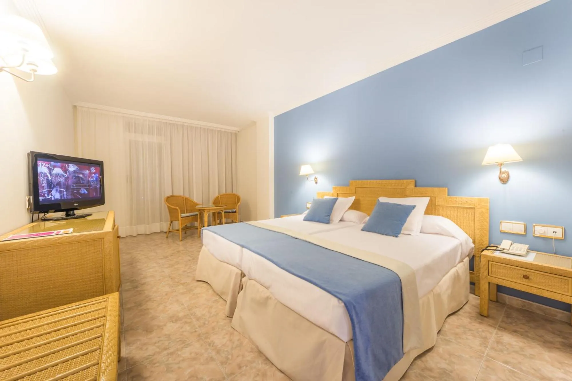 Photo of the whole room, Bed in Palas Pineda