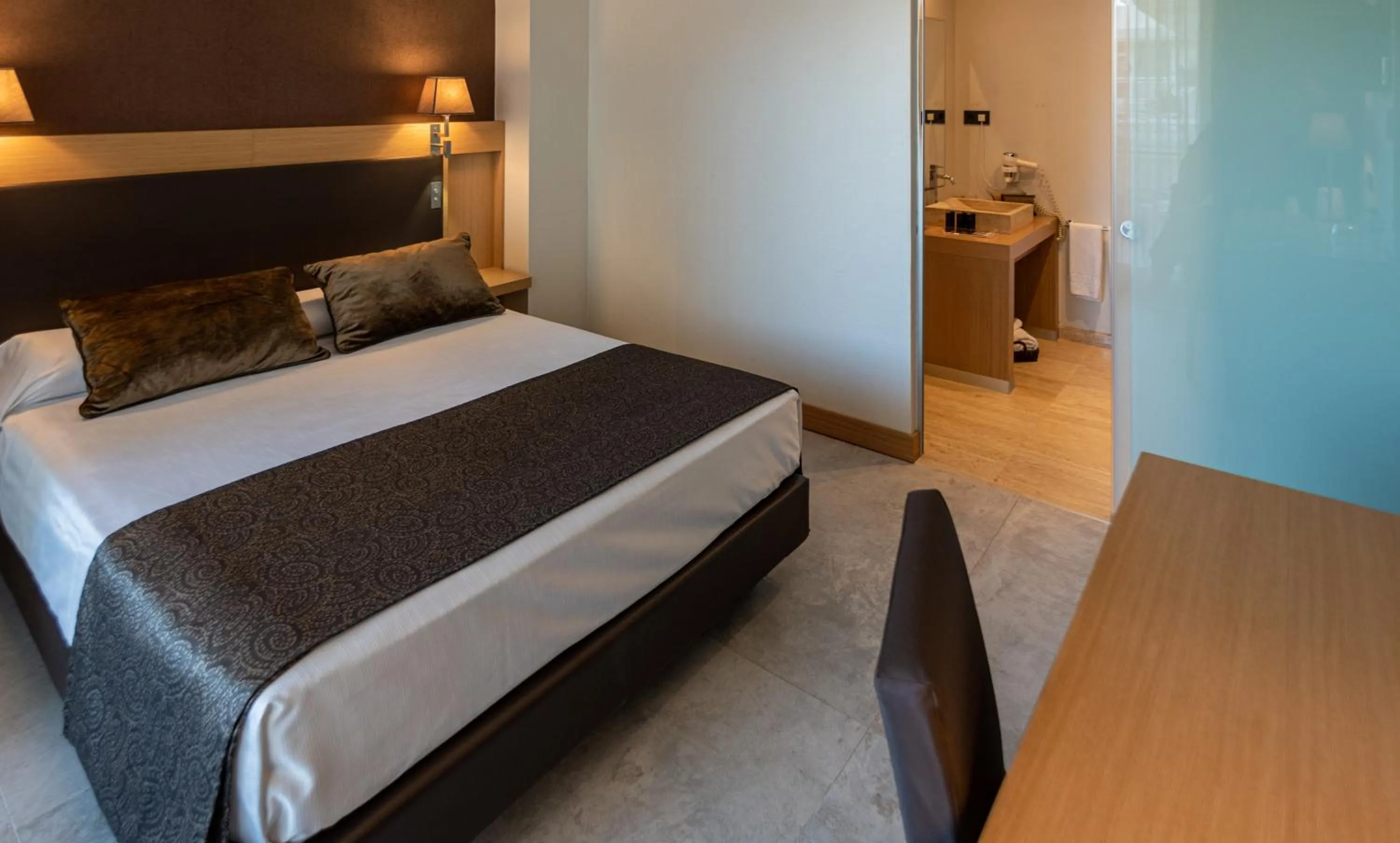 Photo of the whole room, Bed in Gran Palas Hotel - Spa incluido