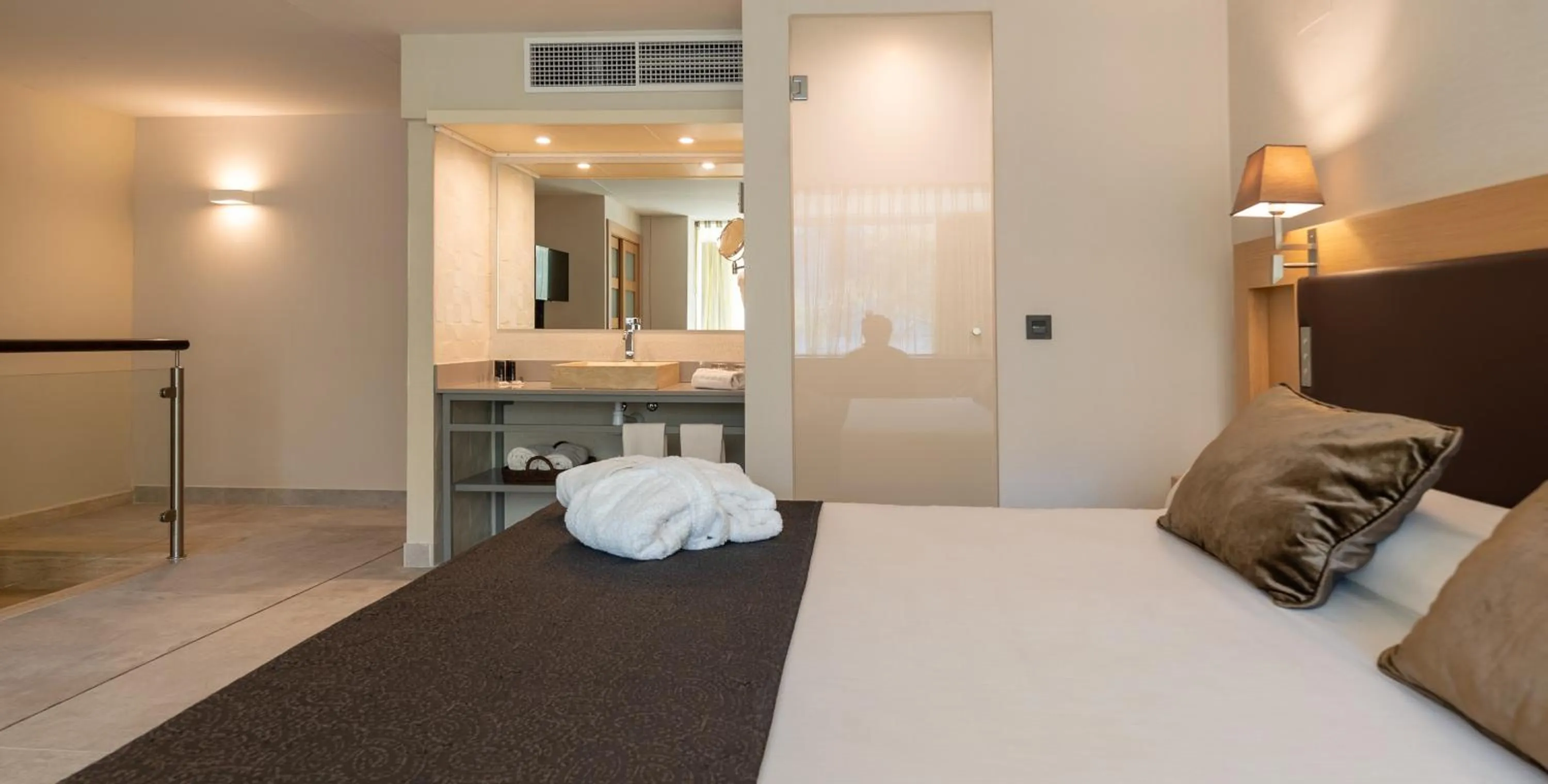 Bedroom, Bed in Gran Palas Hotel - Spa incluido