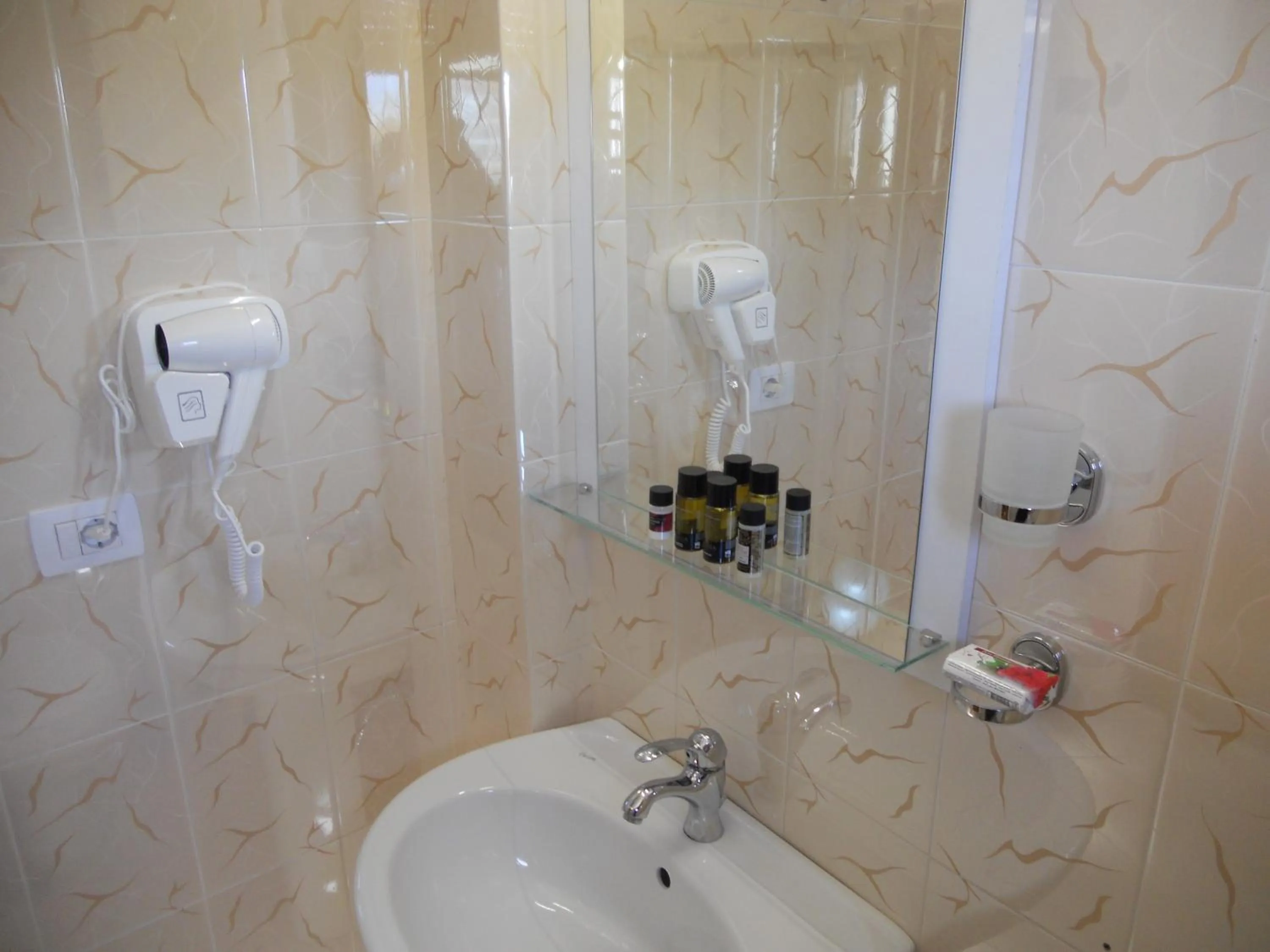 Bathroom in Onorato Hotel