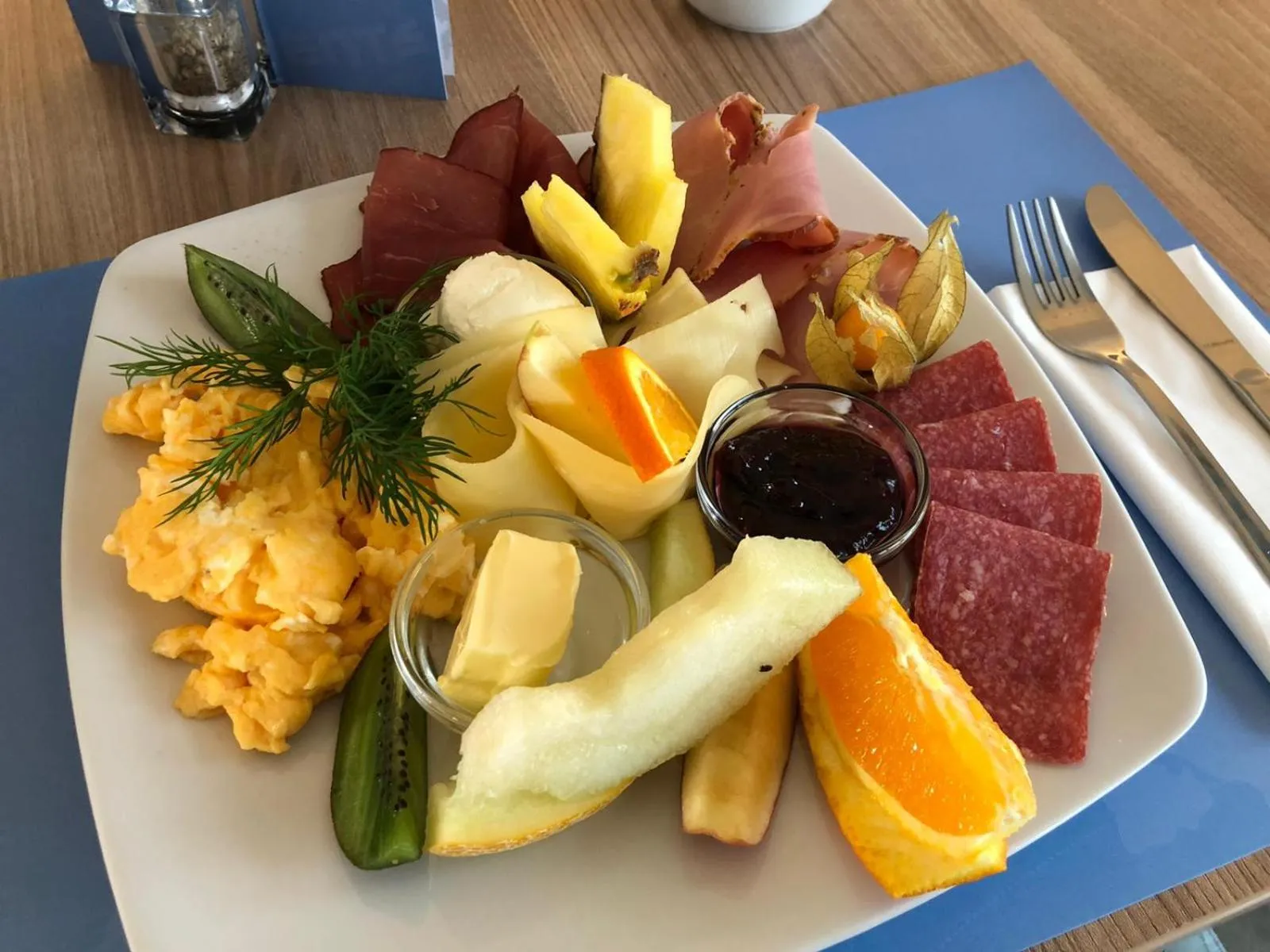 Buffet breakfast in Hotel7Continents