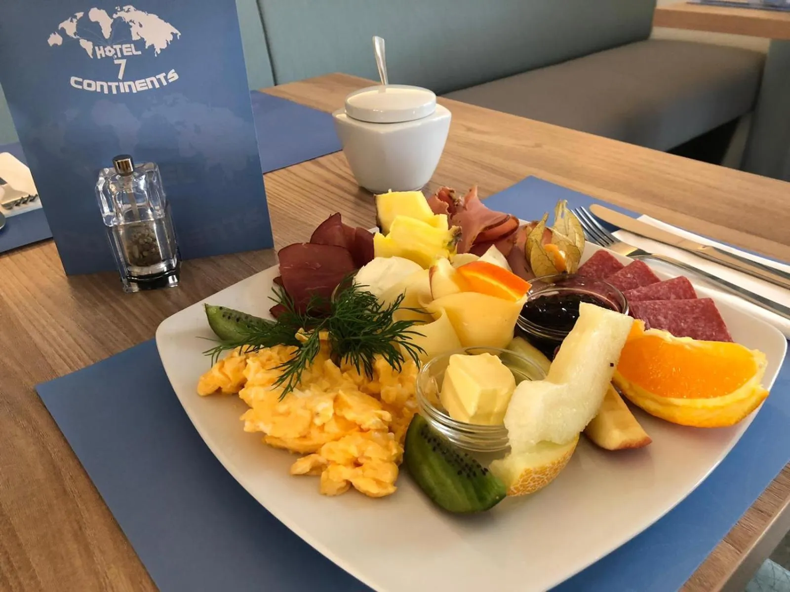 Buffet breakfast in Hotel7Continents