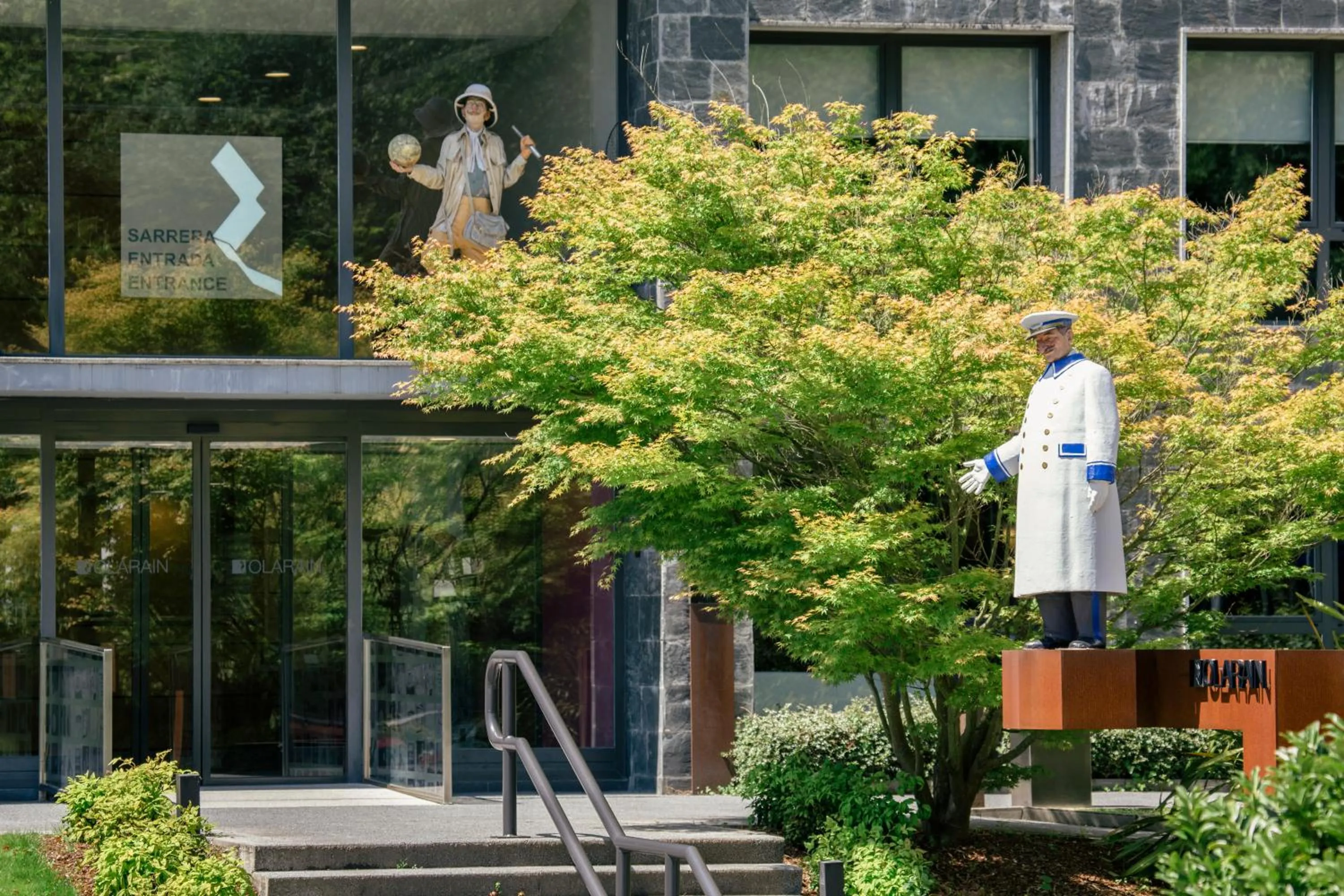 Facade/entrance in Olarain