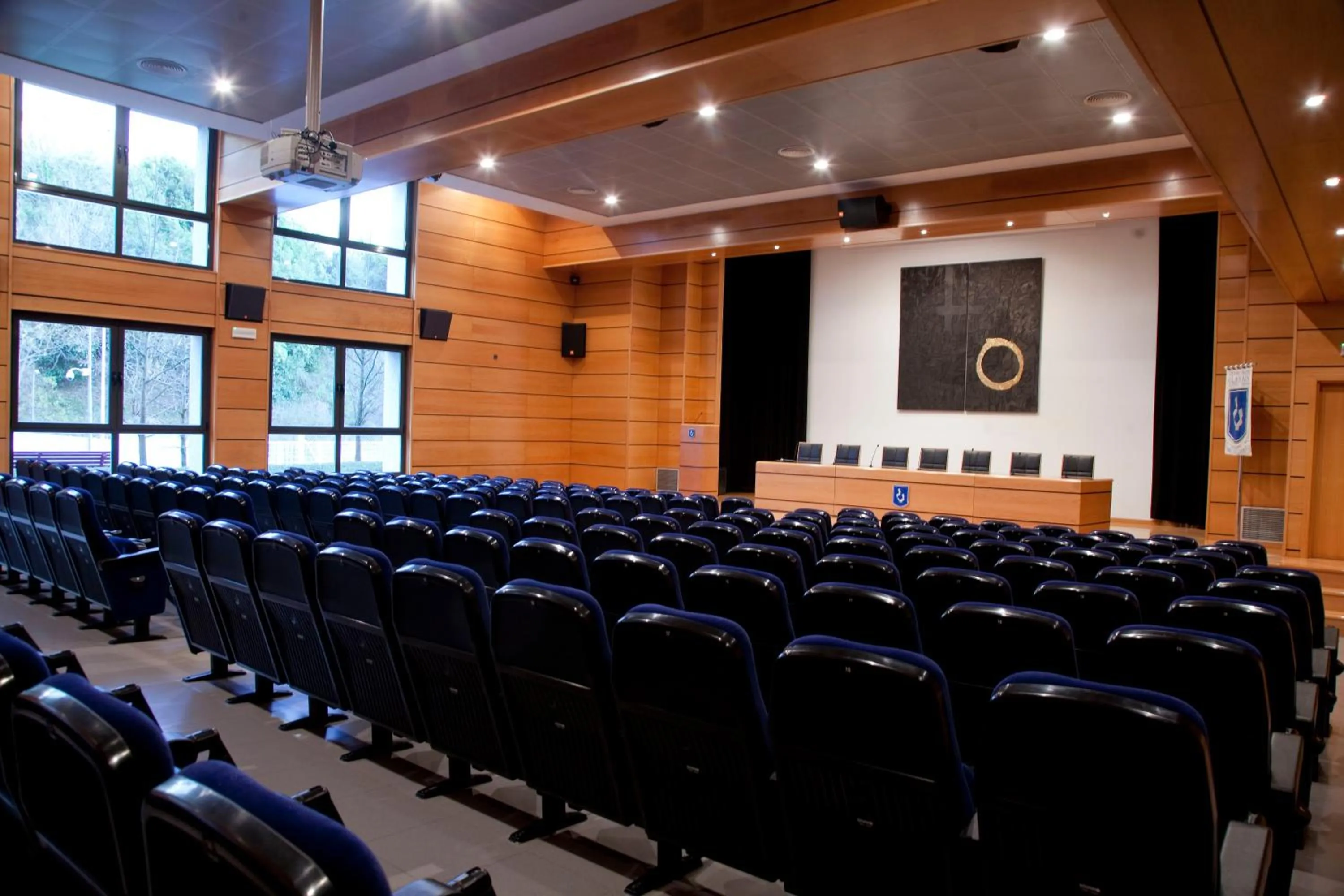 Business facilities in Olarain