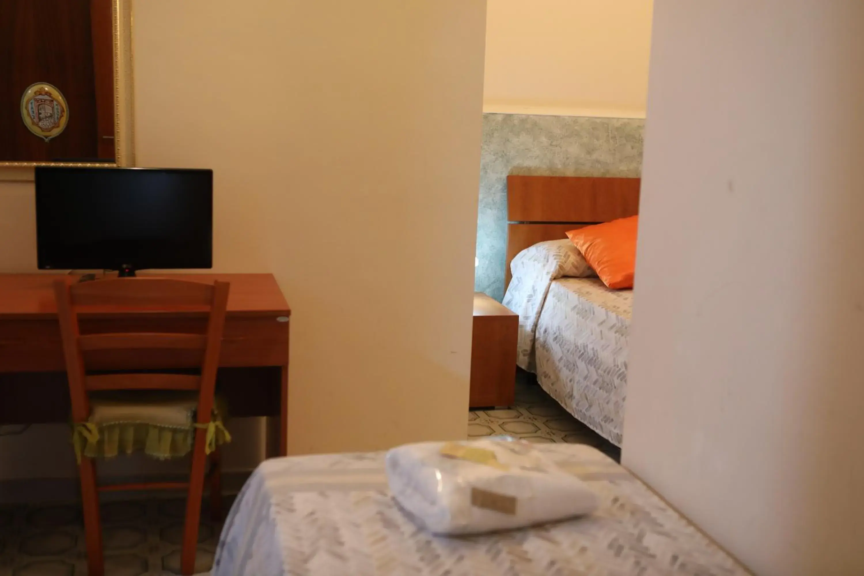 Twin Room with Private Bathroom - single occupancy in Alle Antiche Mura Twin Room with Private Bathroom - single occupancy in Alle Antiche Mura
