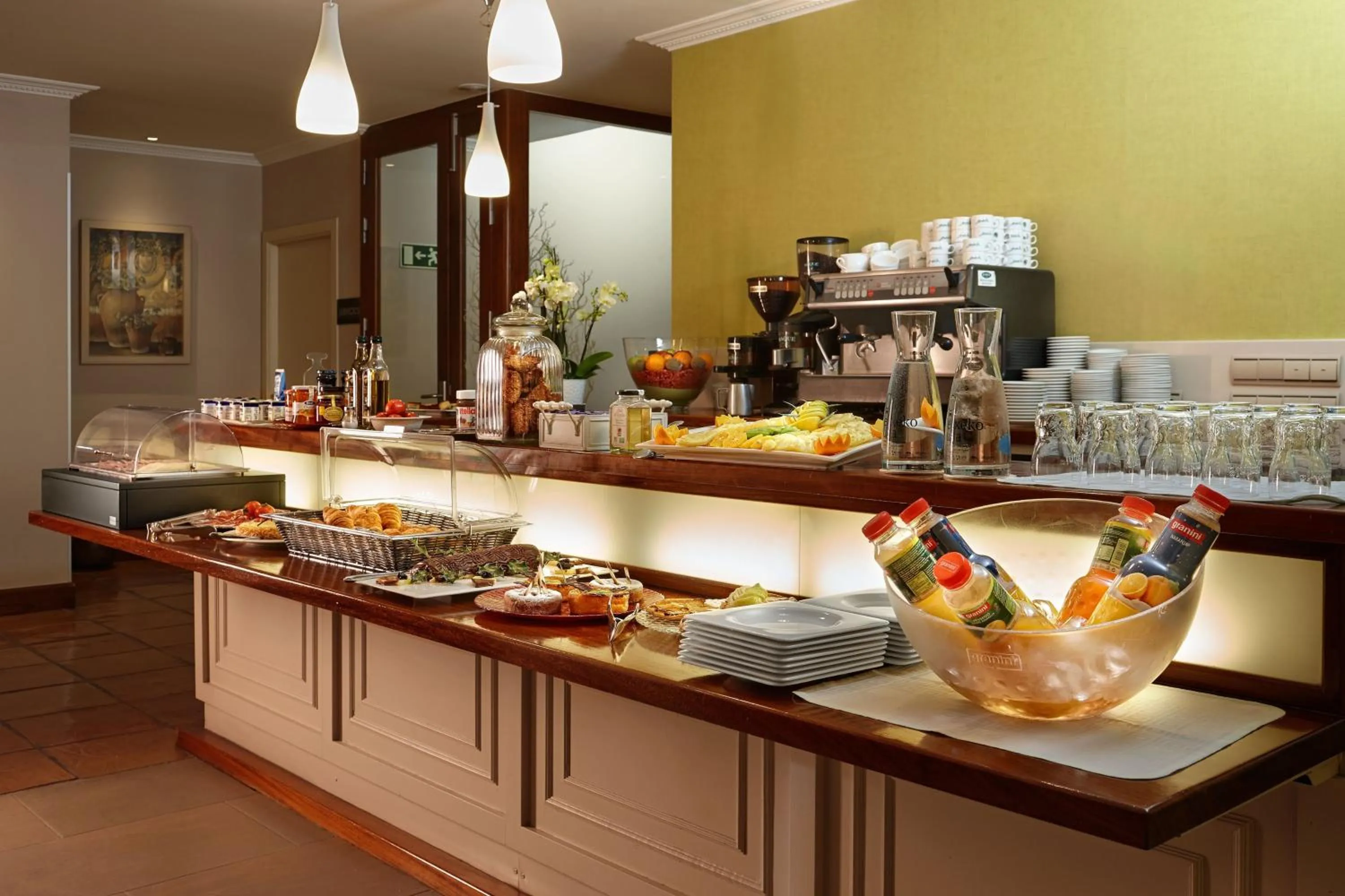 Restaurant/places to eat in Atalaia