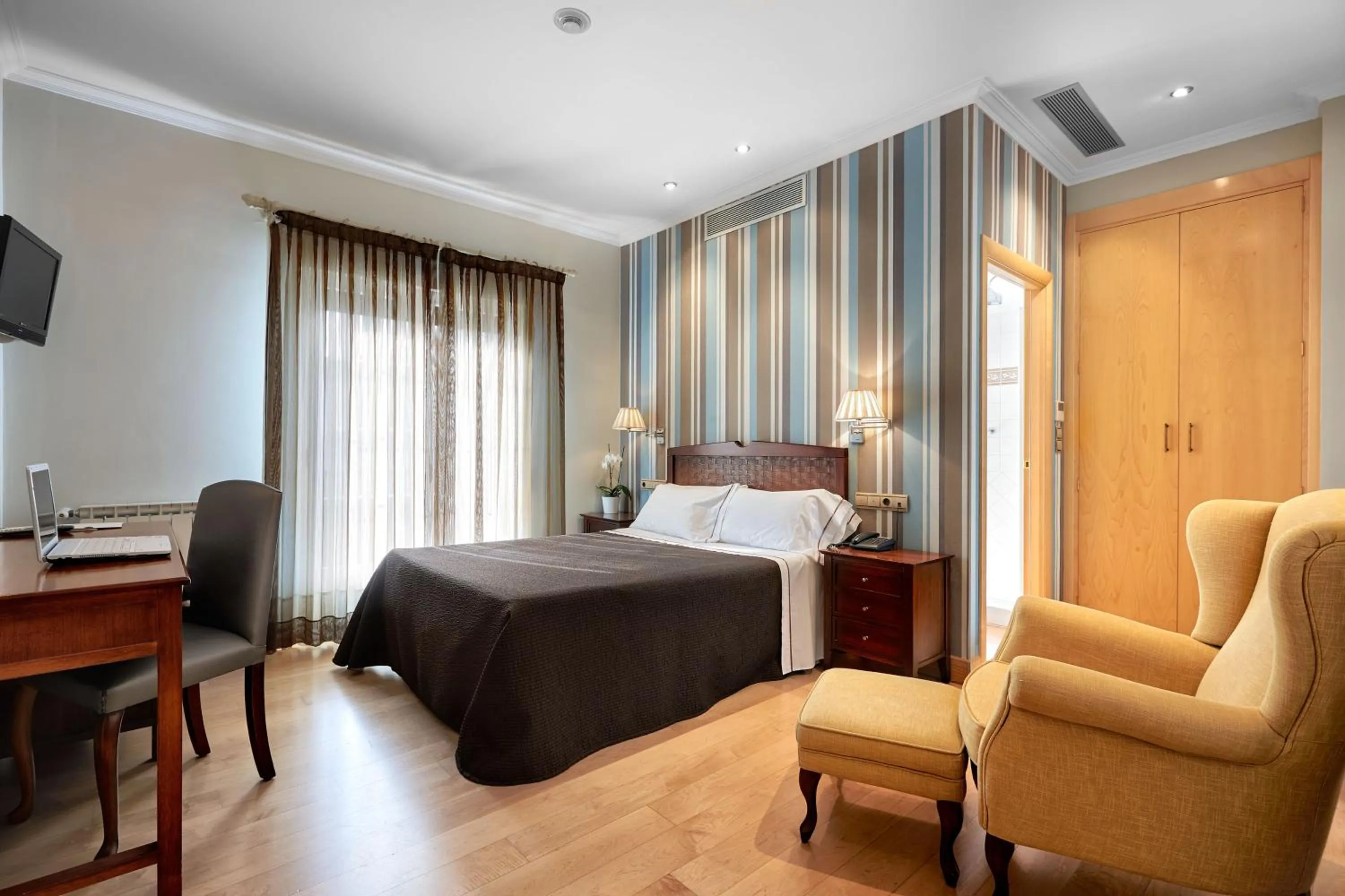 Photo of the whole room, Bed in Atalaia