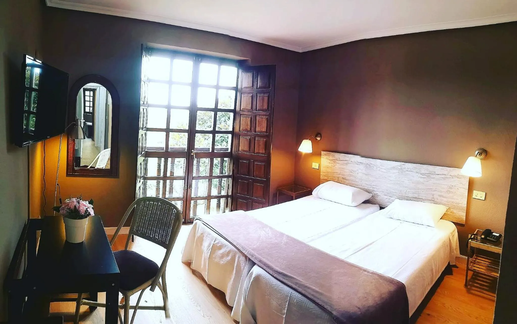 Garden view, Bed in Hotel Colegiata