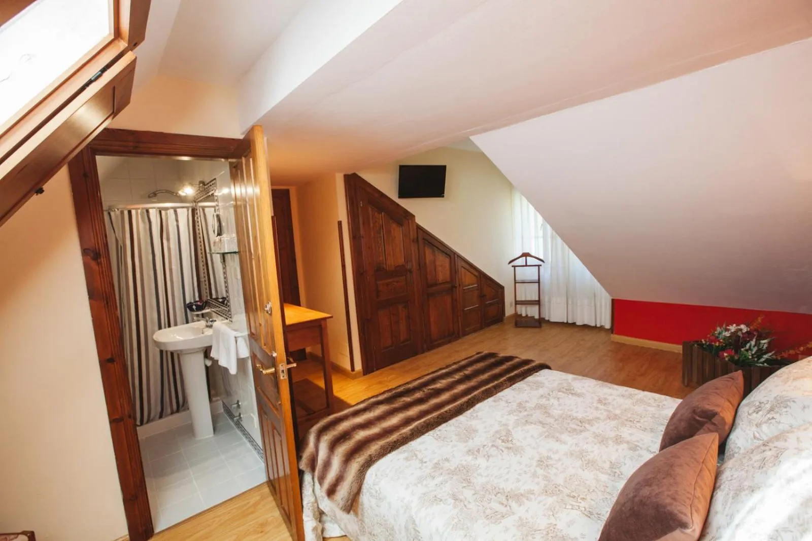 Photo of the whole room, Bed in Hotel Rural El Molino