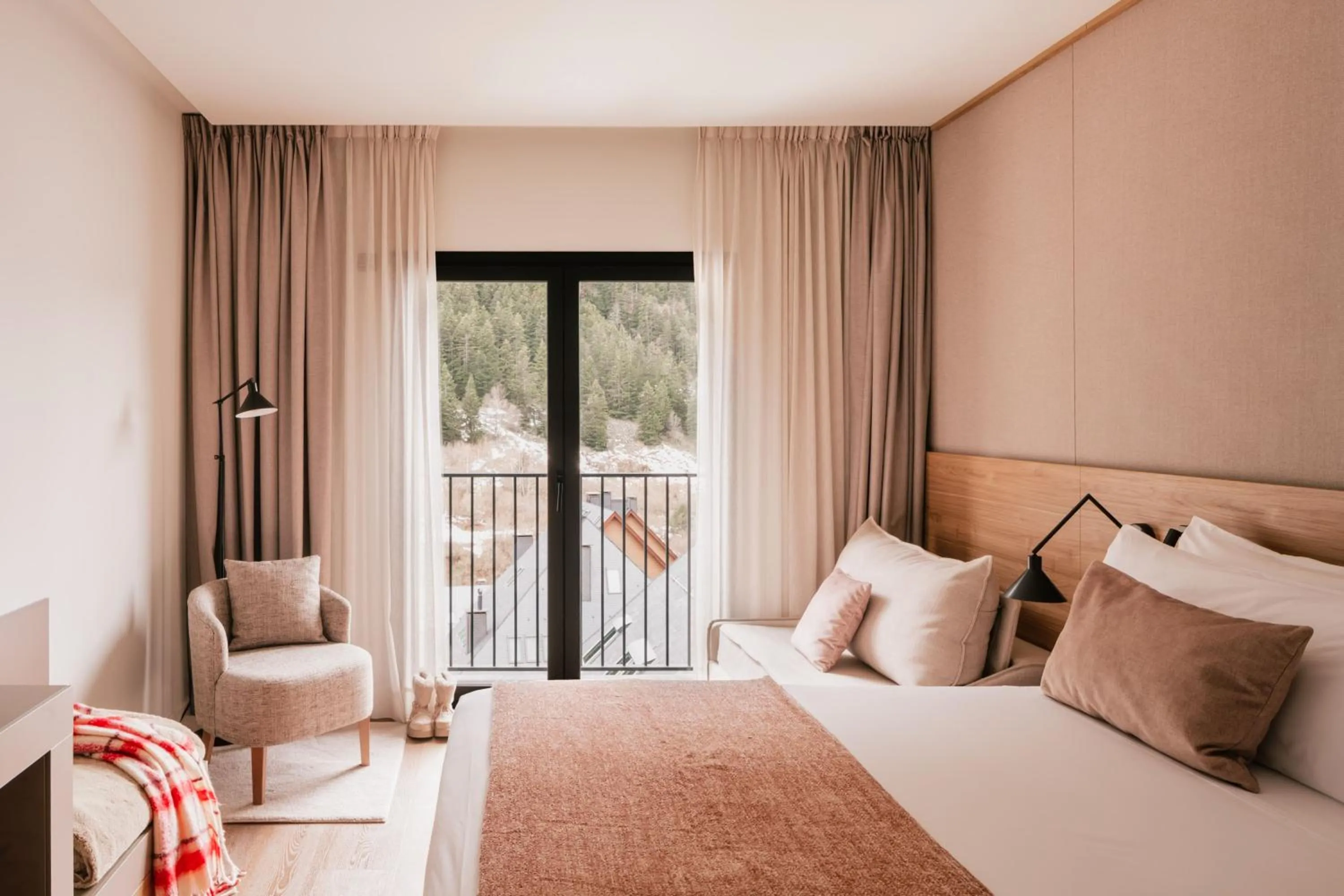 Property building, Bed in MiM Baqueira Meliá Collection