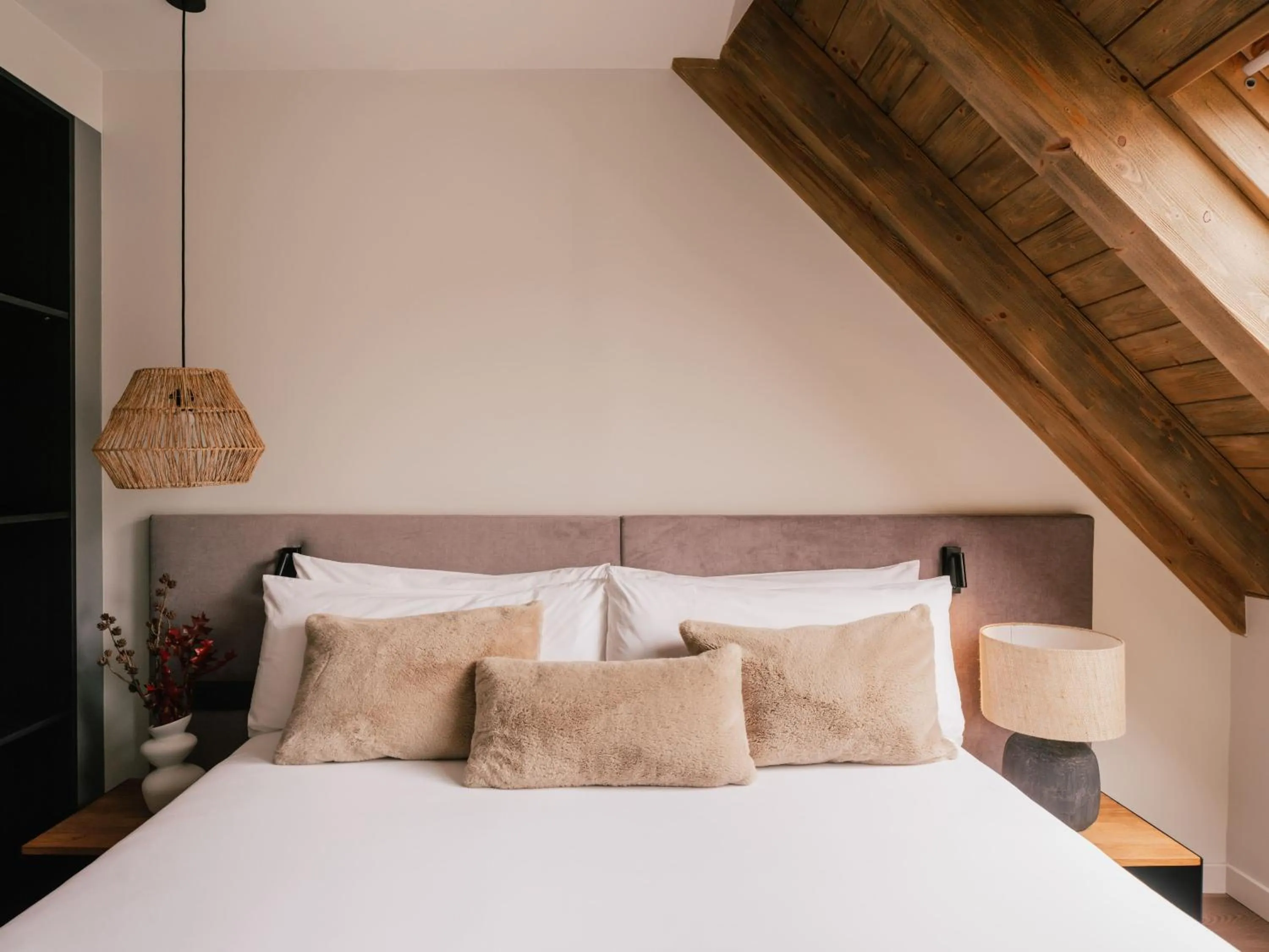 Property building, Bed in MiM Baqueira Meliá Collection