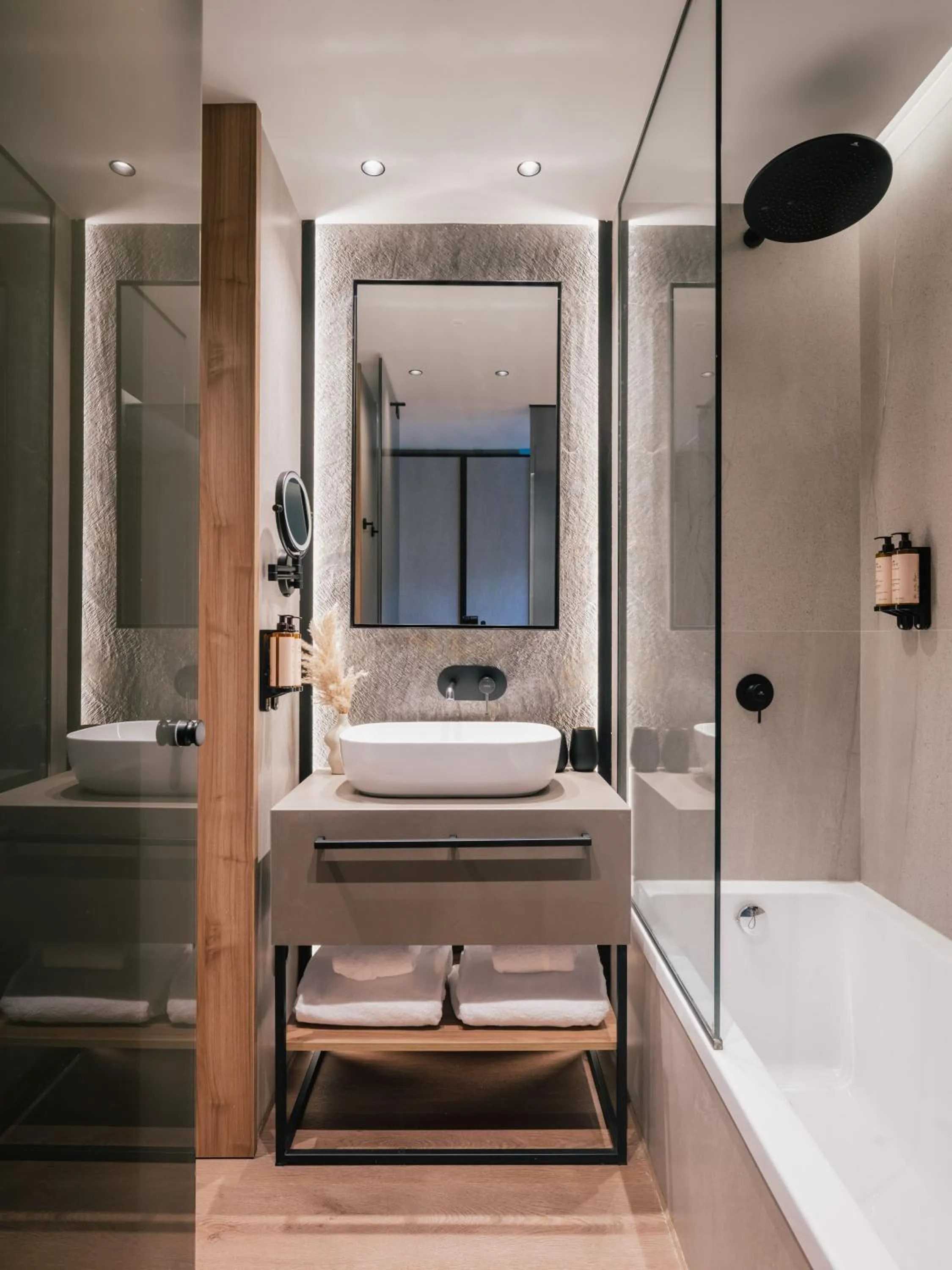 Shower, Bed in MiM Baqueira Meliá Collection