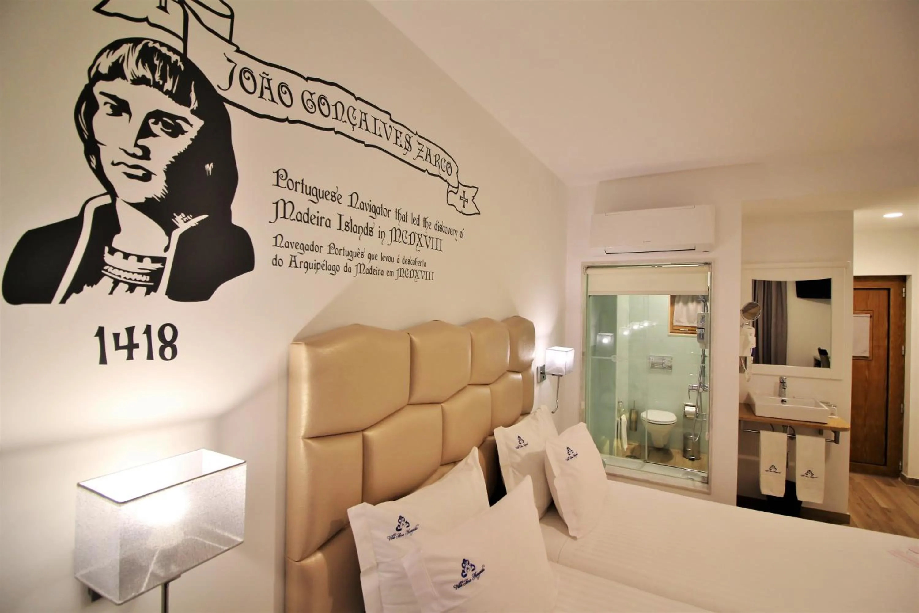 Bed in Villa Ana Margarida Hotel