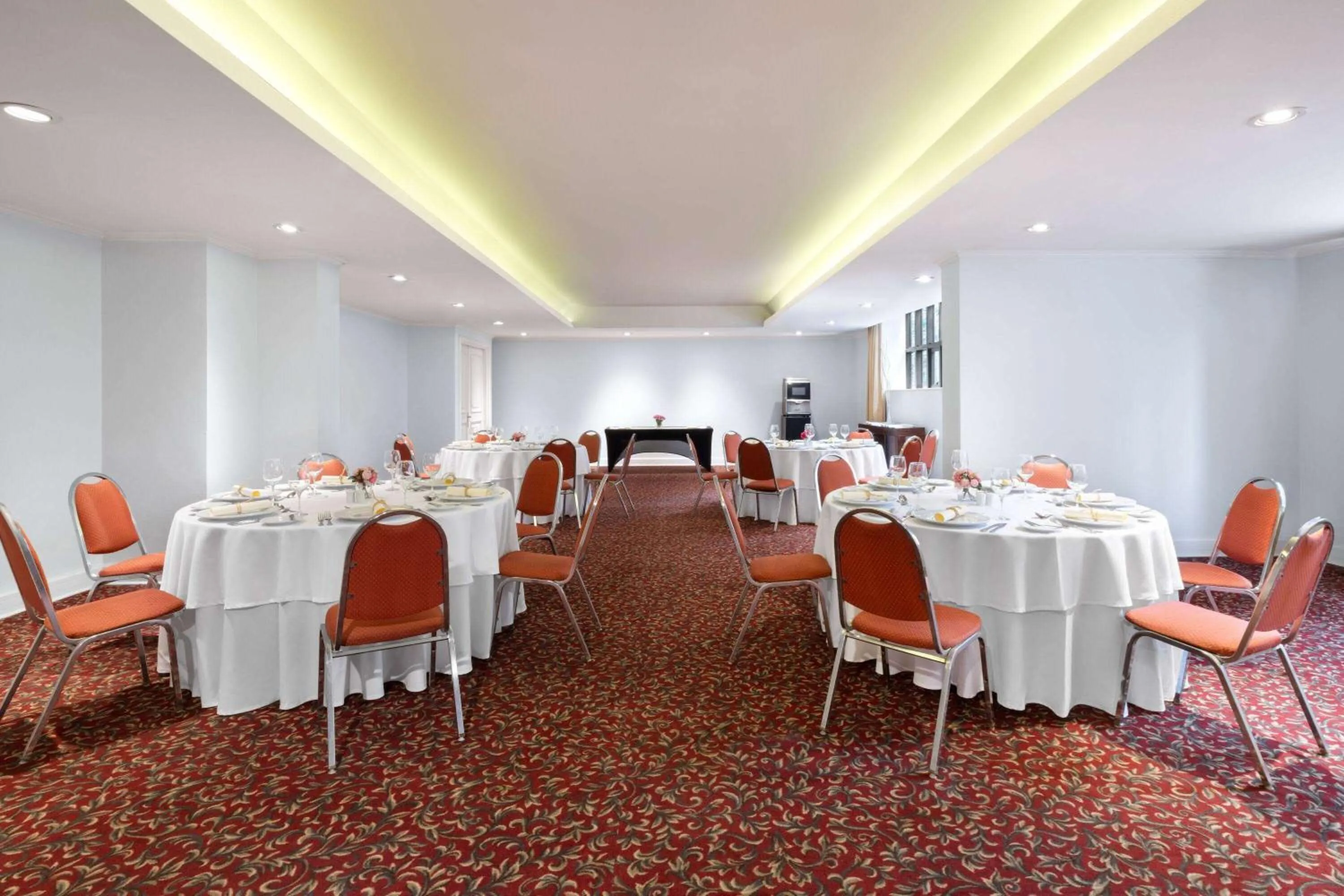 Banquet/Function facilities in Wyndham Garden Santiago Kennedy