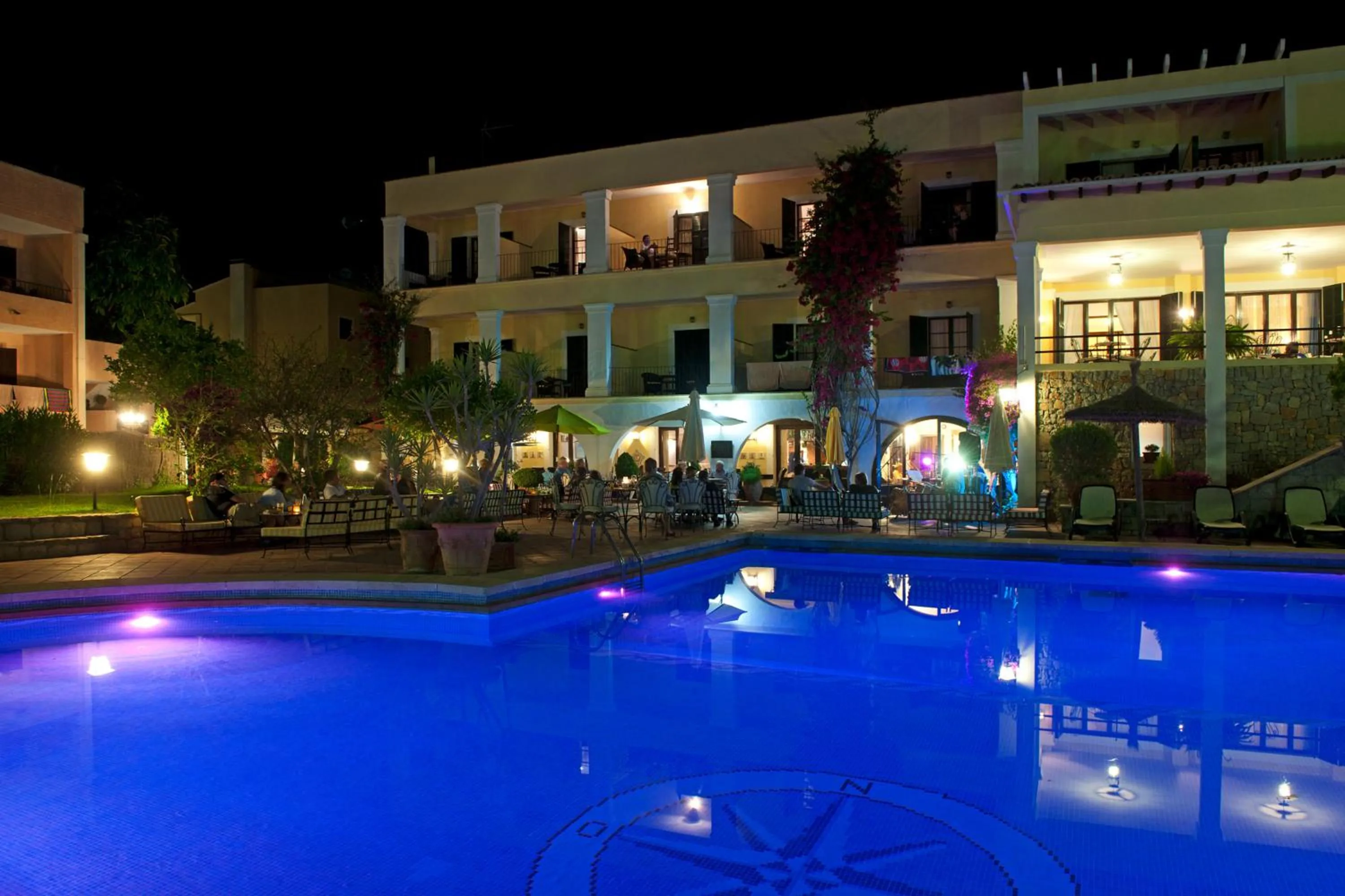 Swimming pool in Hotel Bahia