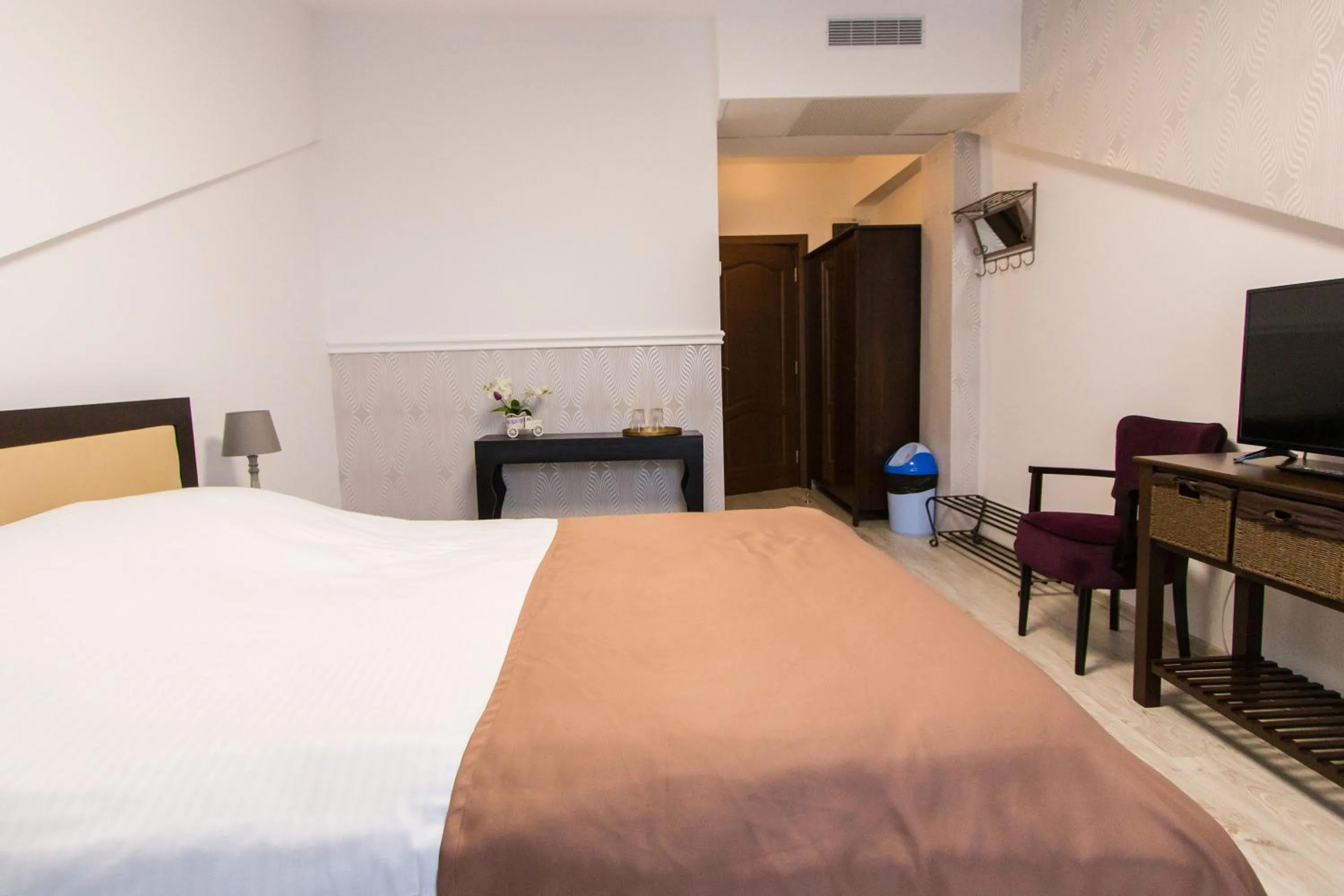 Photo of the whole room, Bed in Hotel Evianne Boutique