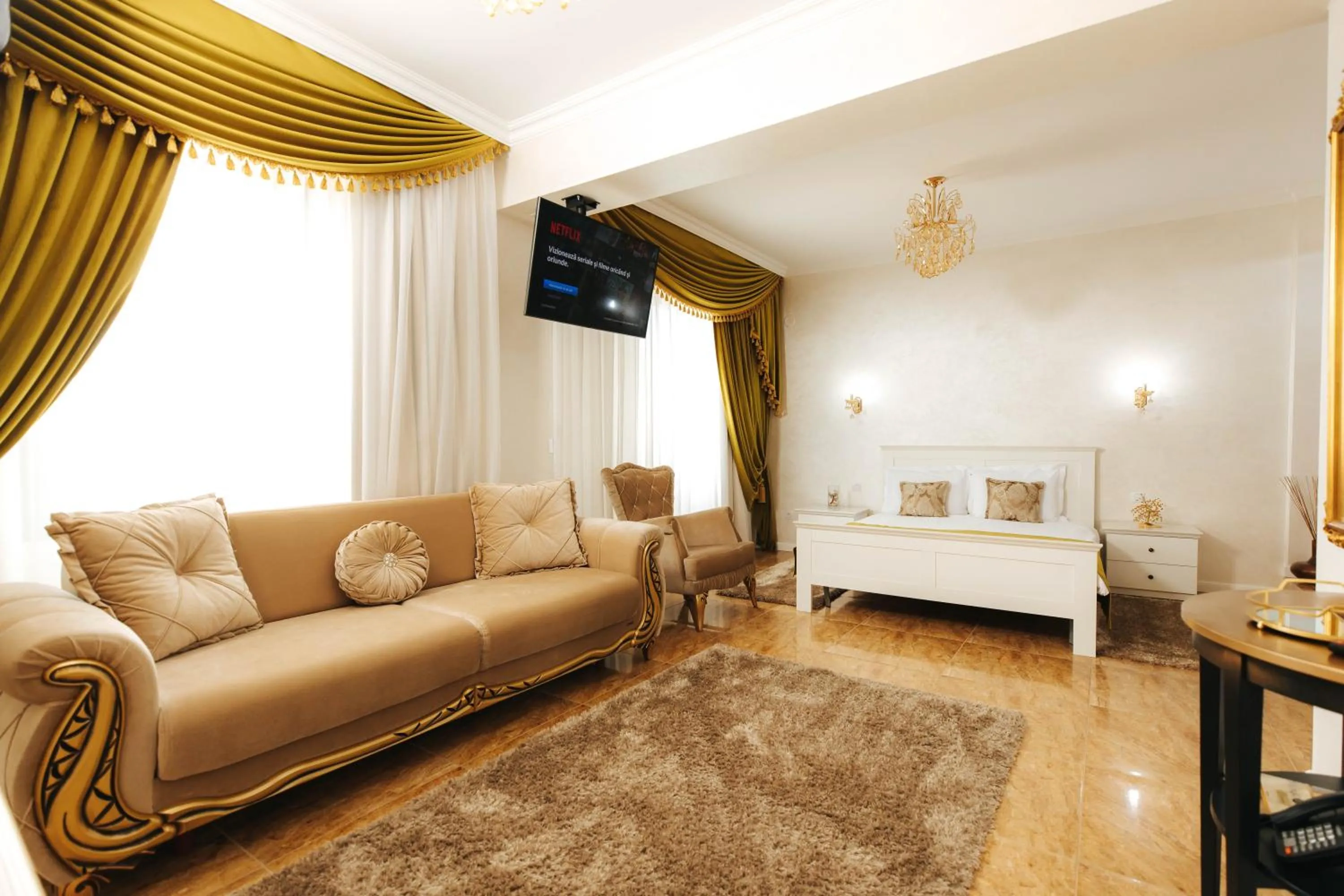 Photo of the whole room, Bed in Hotel Evianne Boutique