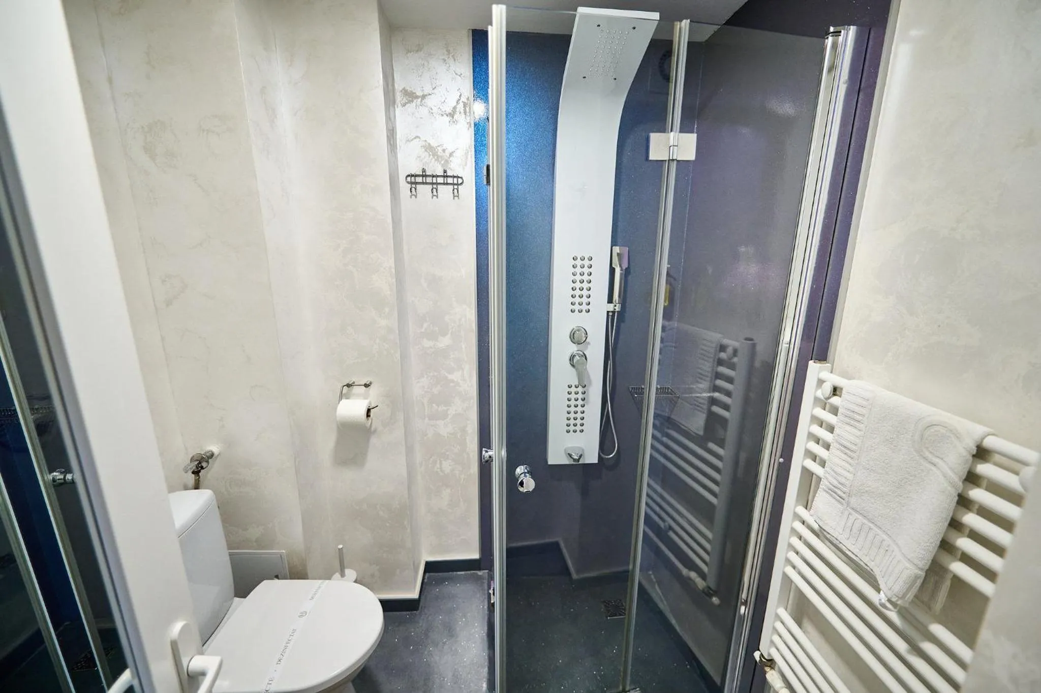 Shower in Hotel Evianne Boutique