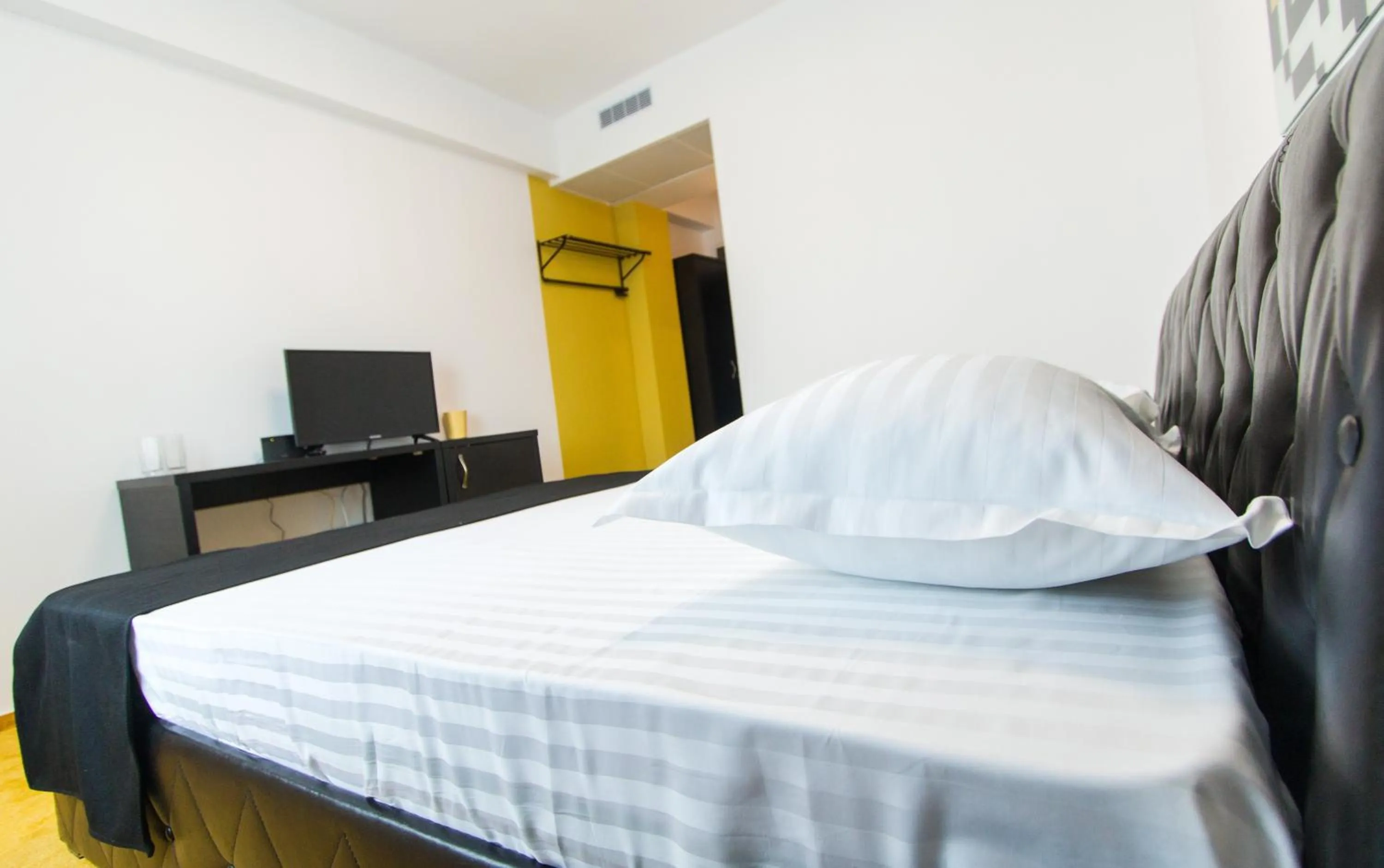 Photo of the whole room, Bed in Hotel Evianne Boutique