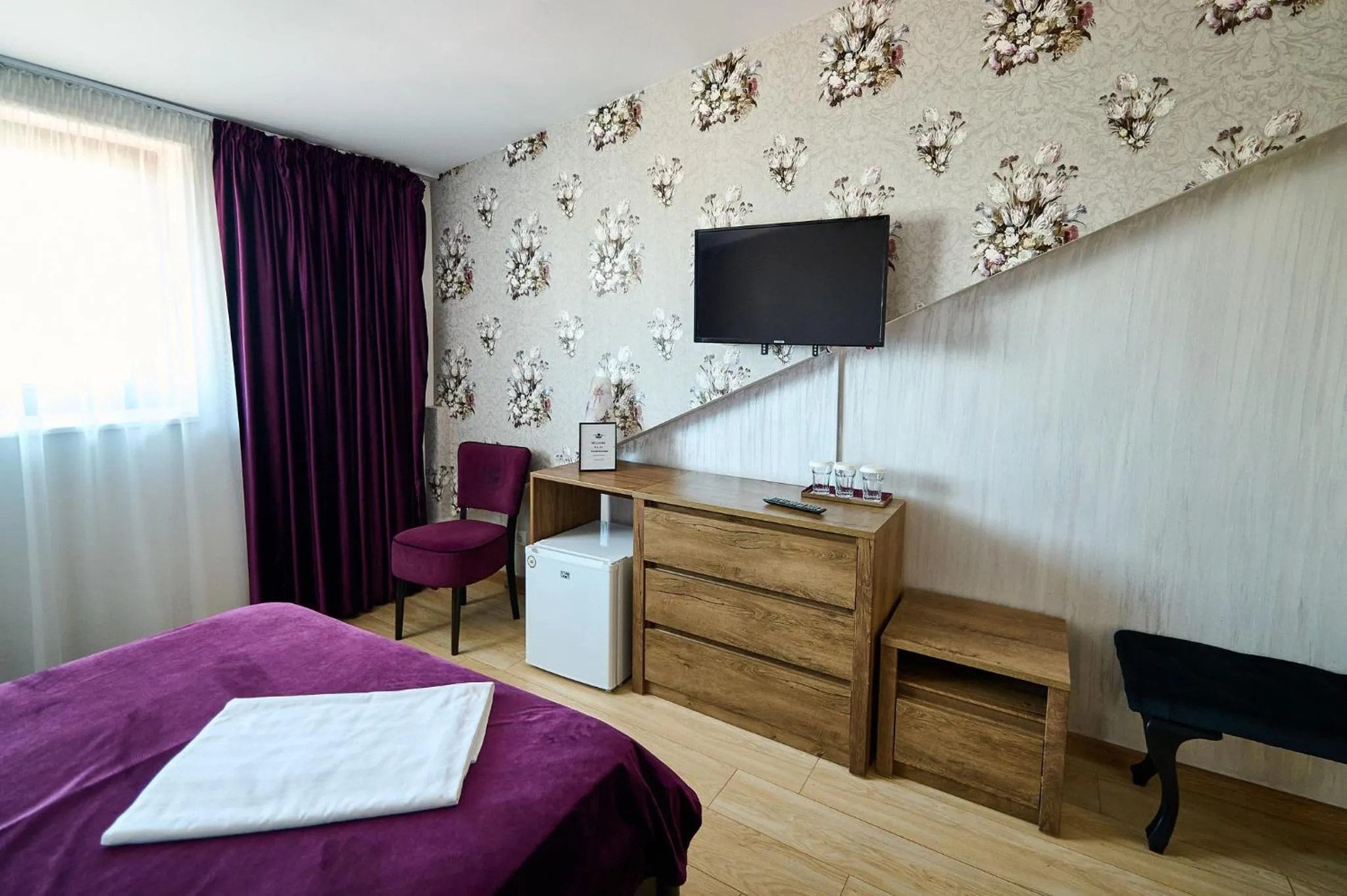 Photo of the whole room, Bed in Hotel Evianne Boutique