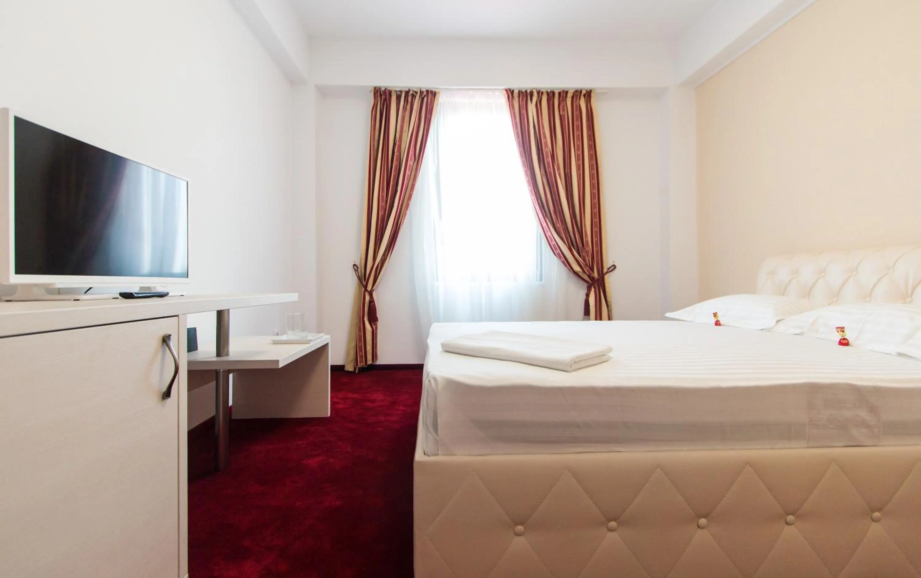 Photo of the whole room, Bed in Hotel Evianne Boutique