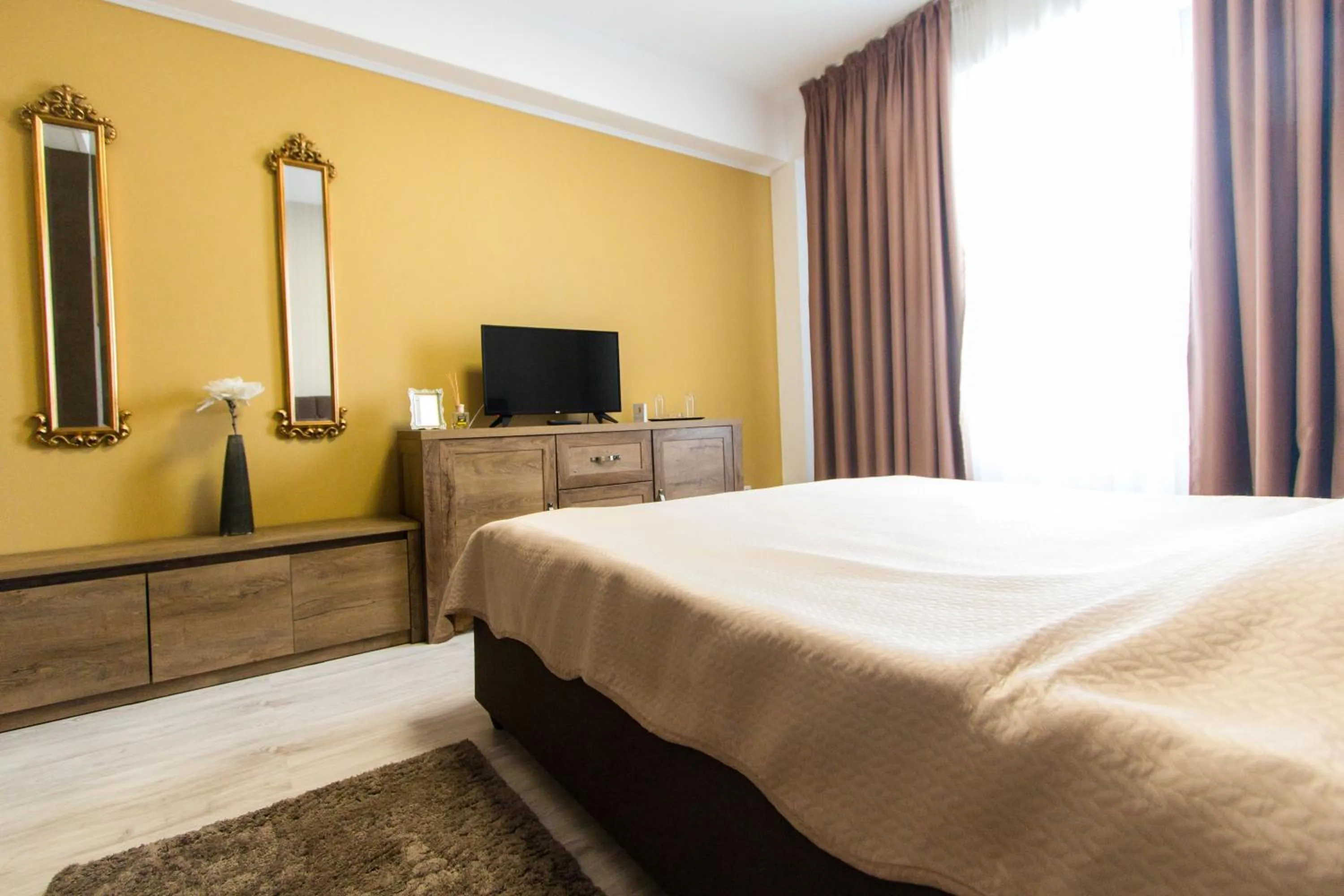 Photo of the whole room, Bed in Hotel Evianne Boutique