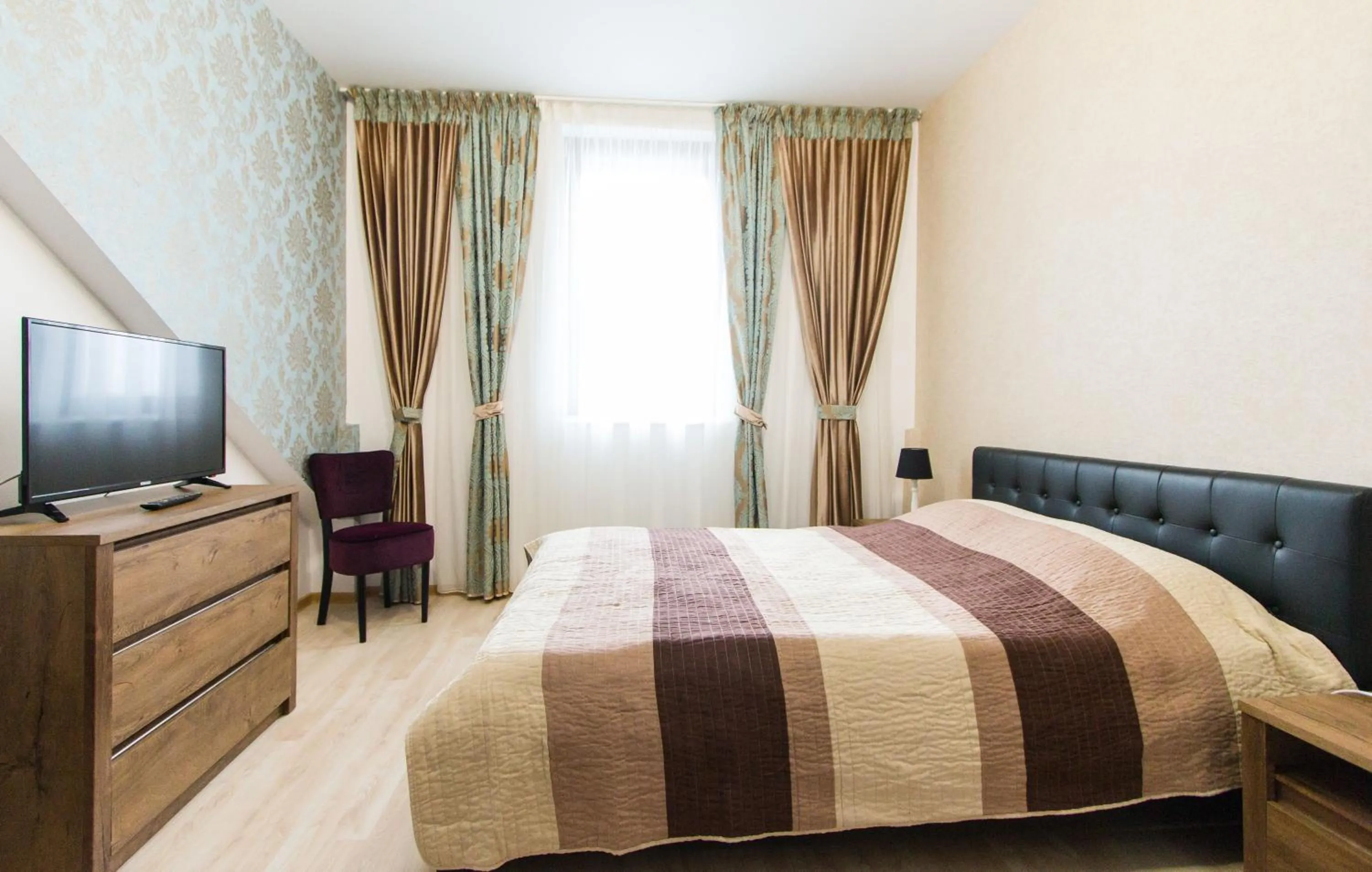 Photo of the whole room, Bed in Hotel Evianne Boutique