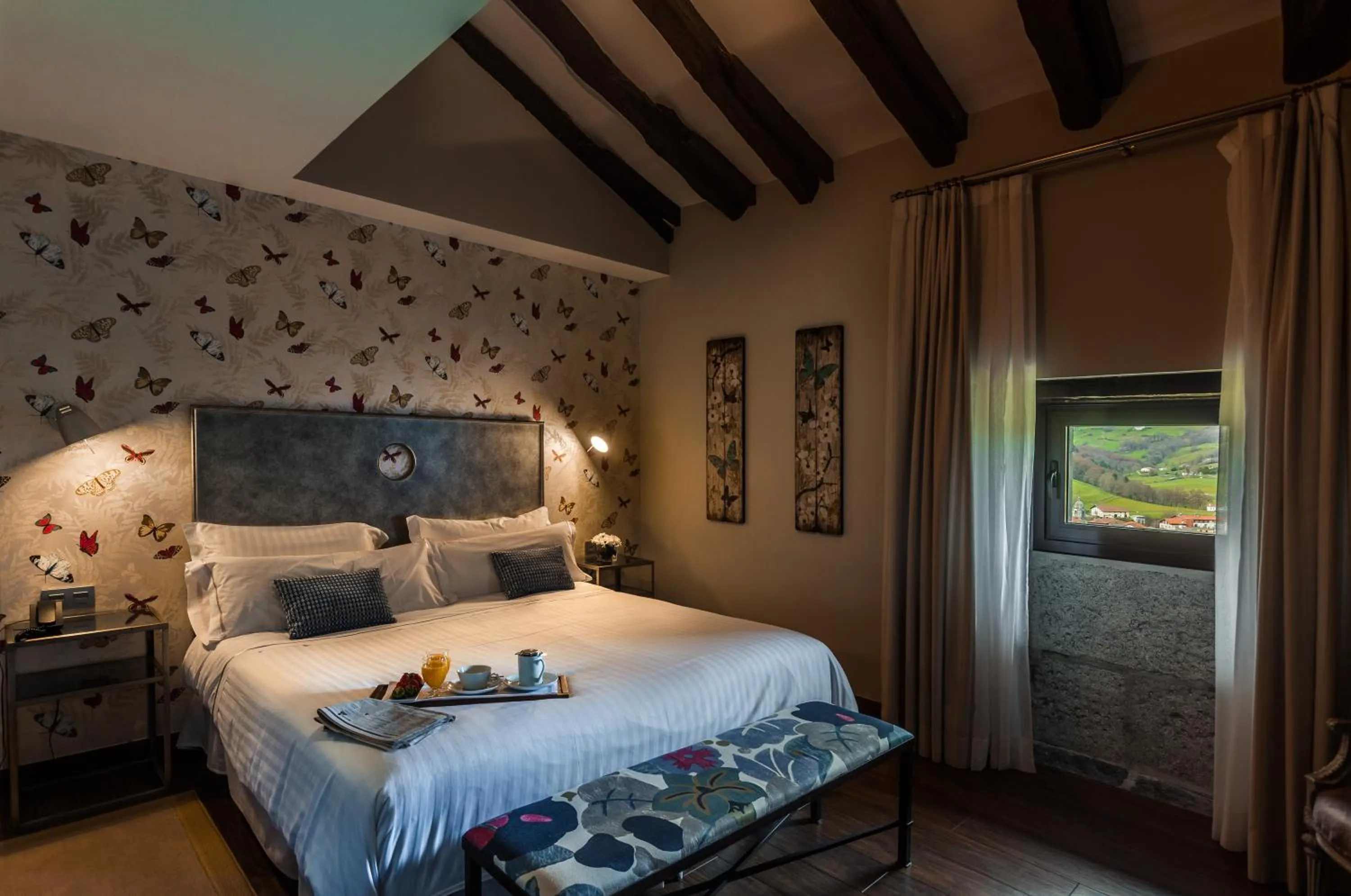 Photo of the whole room, Bed in Iriarte Jauregia Hotel