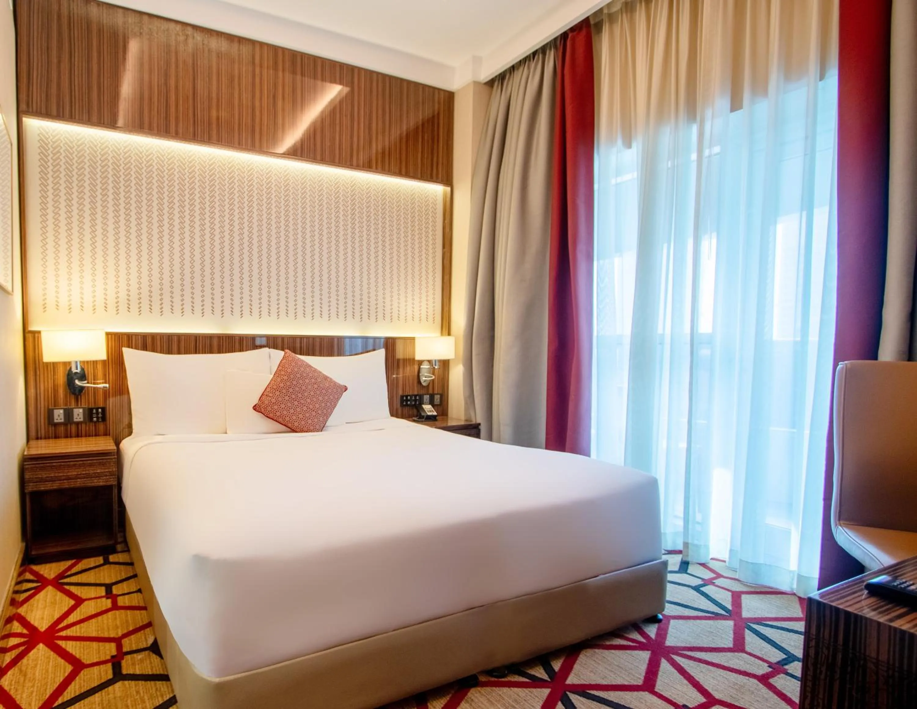 Bedroom, Bed in Naumi Hotel Dubai