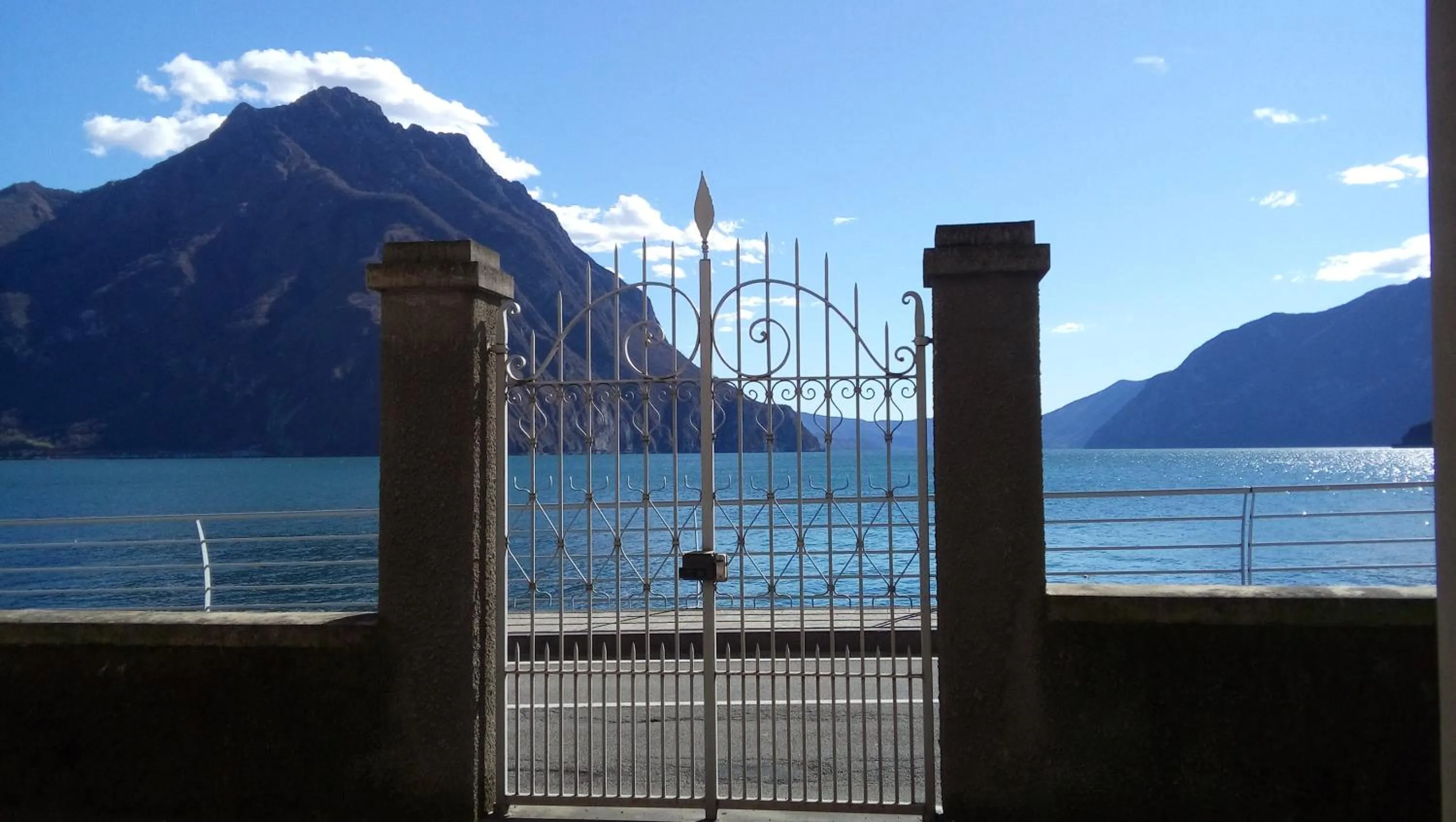 Natural landscape in Iseo Lake - Rooms & Apartments