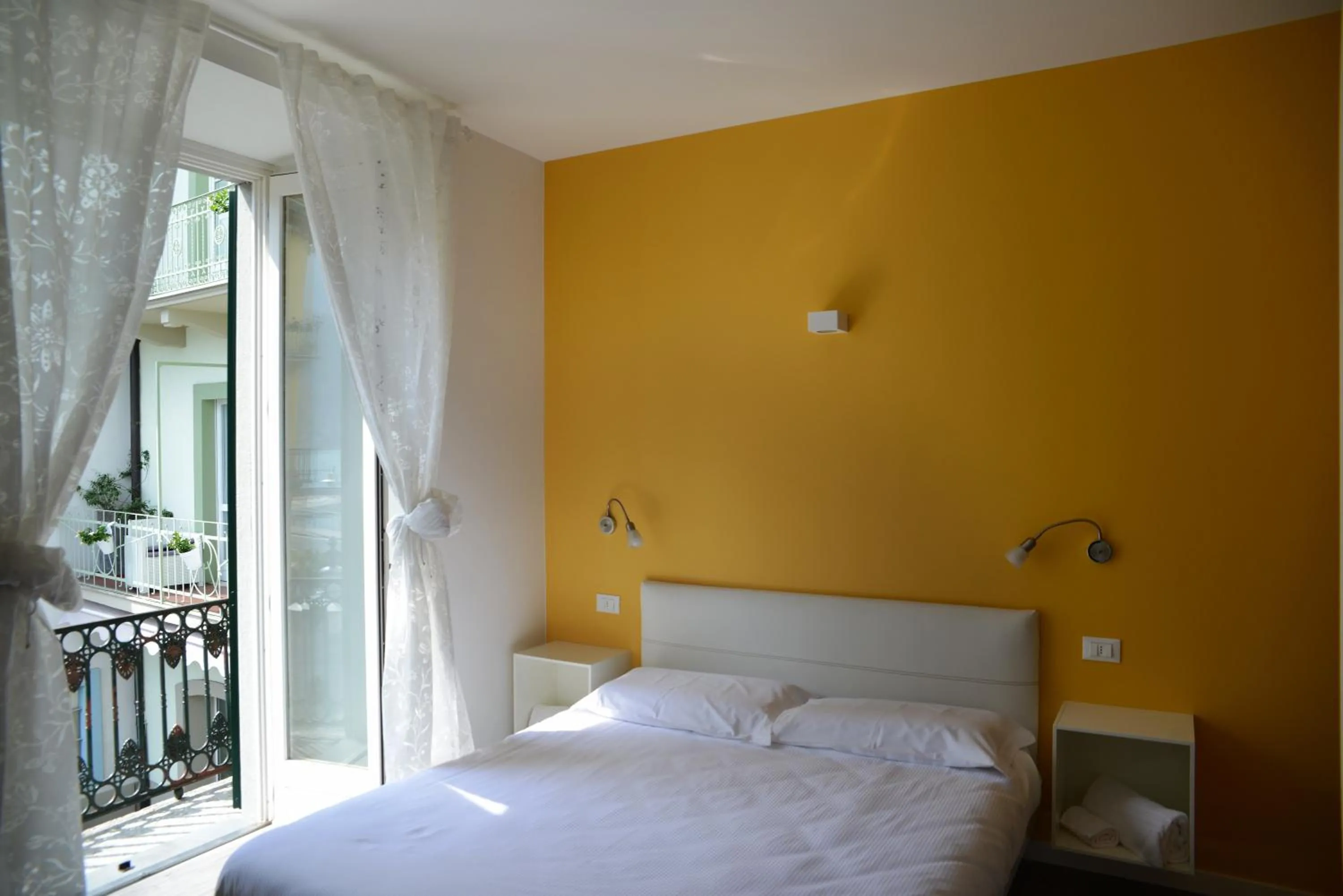 Bed in Iseo Lake - Rooms & Apartments