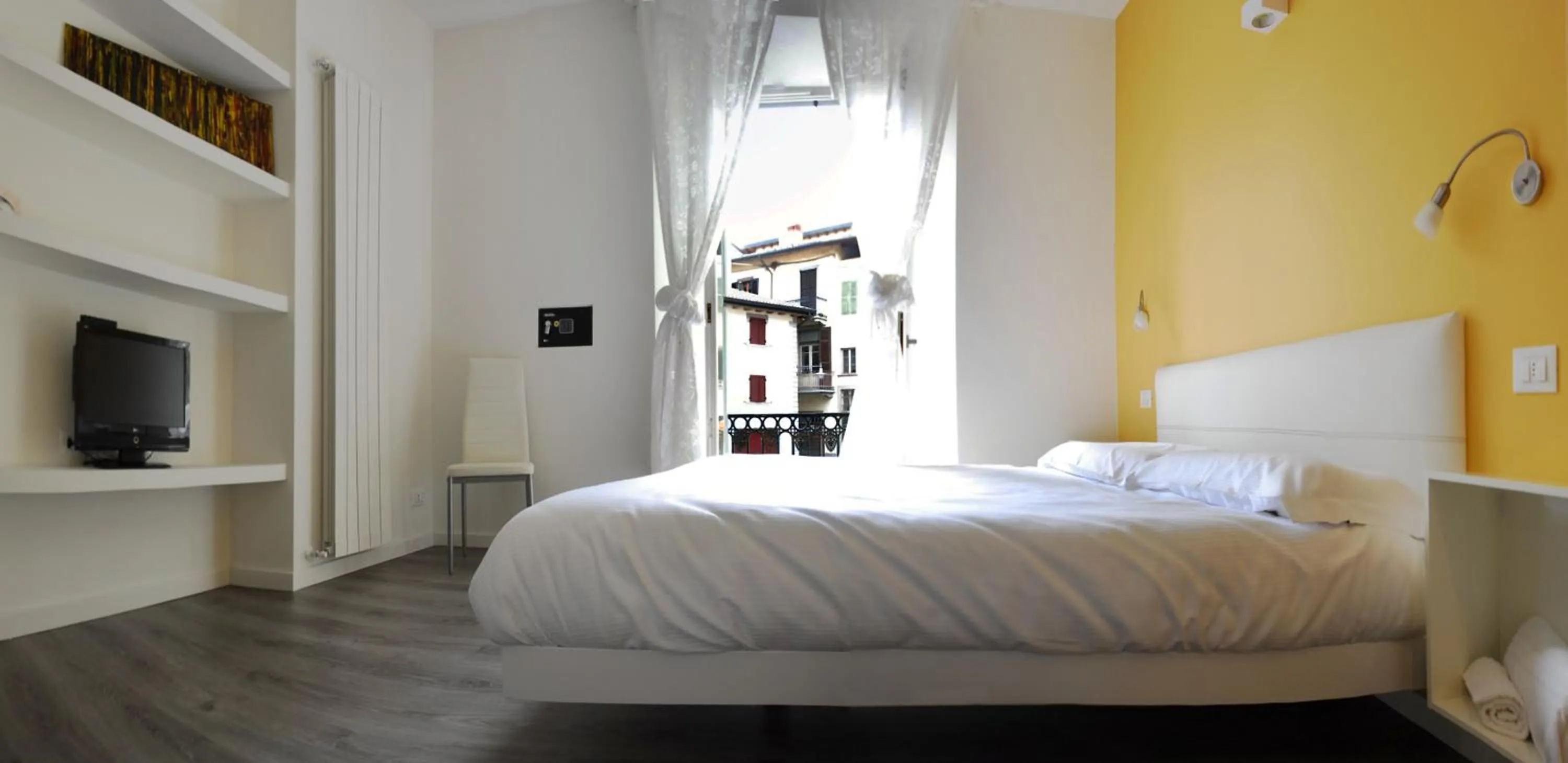 Photo of the whole room, Bed in Iseo Lake - Rooms & Apartments