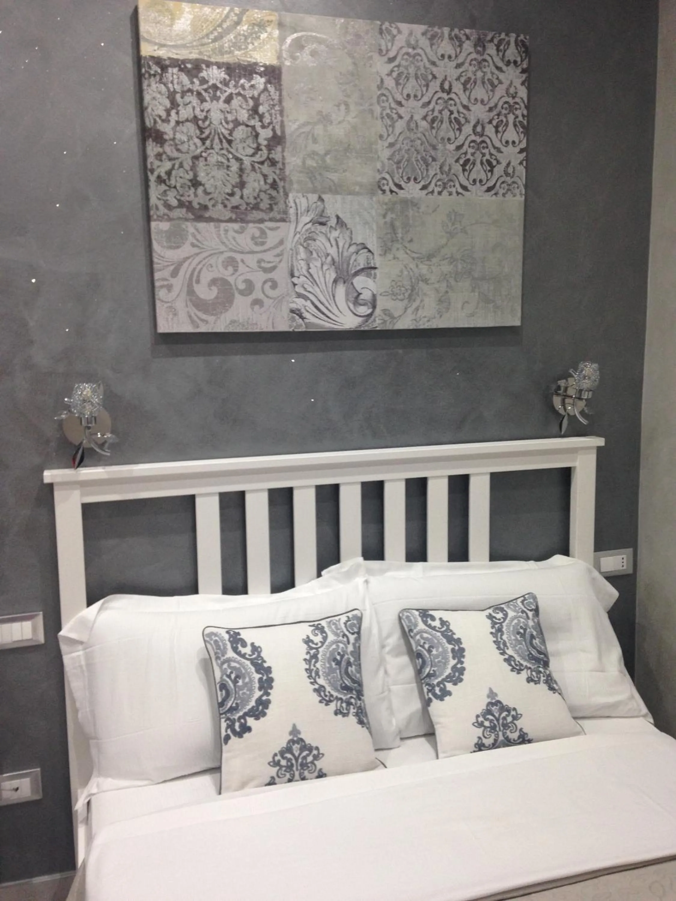 Decorative detail, Bed in Frattina Grand Suite Guesthouse