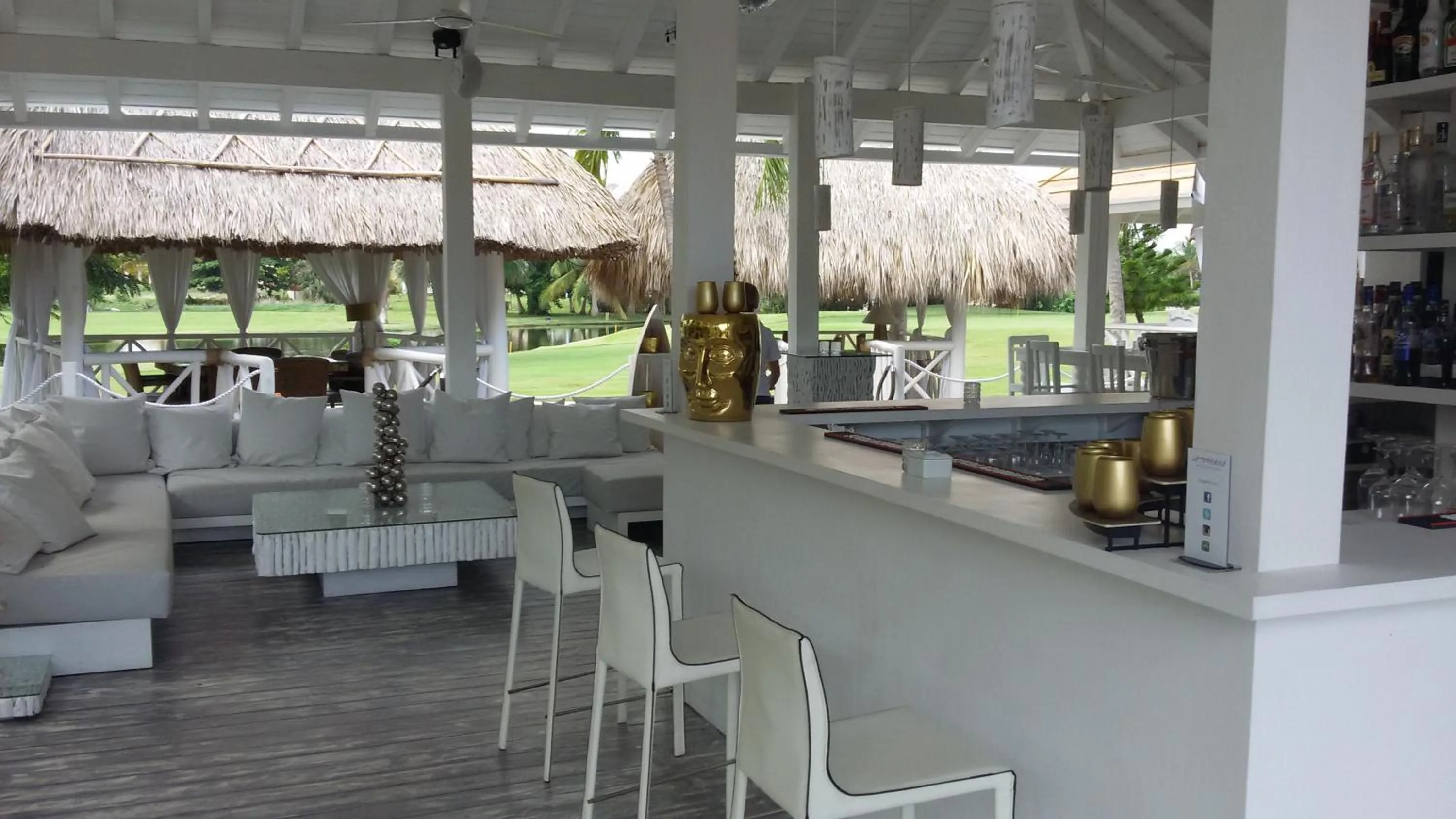 Restaurant/places to eat in The Golf Suites