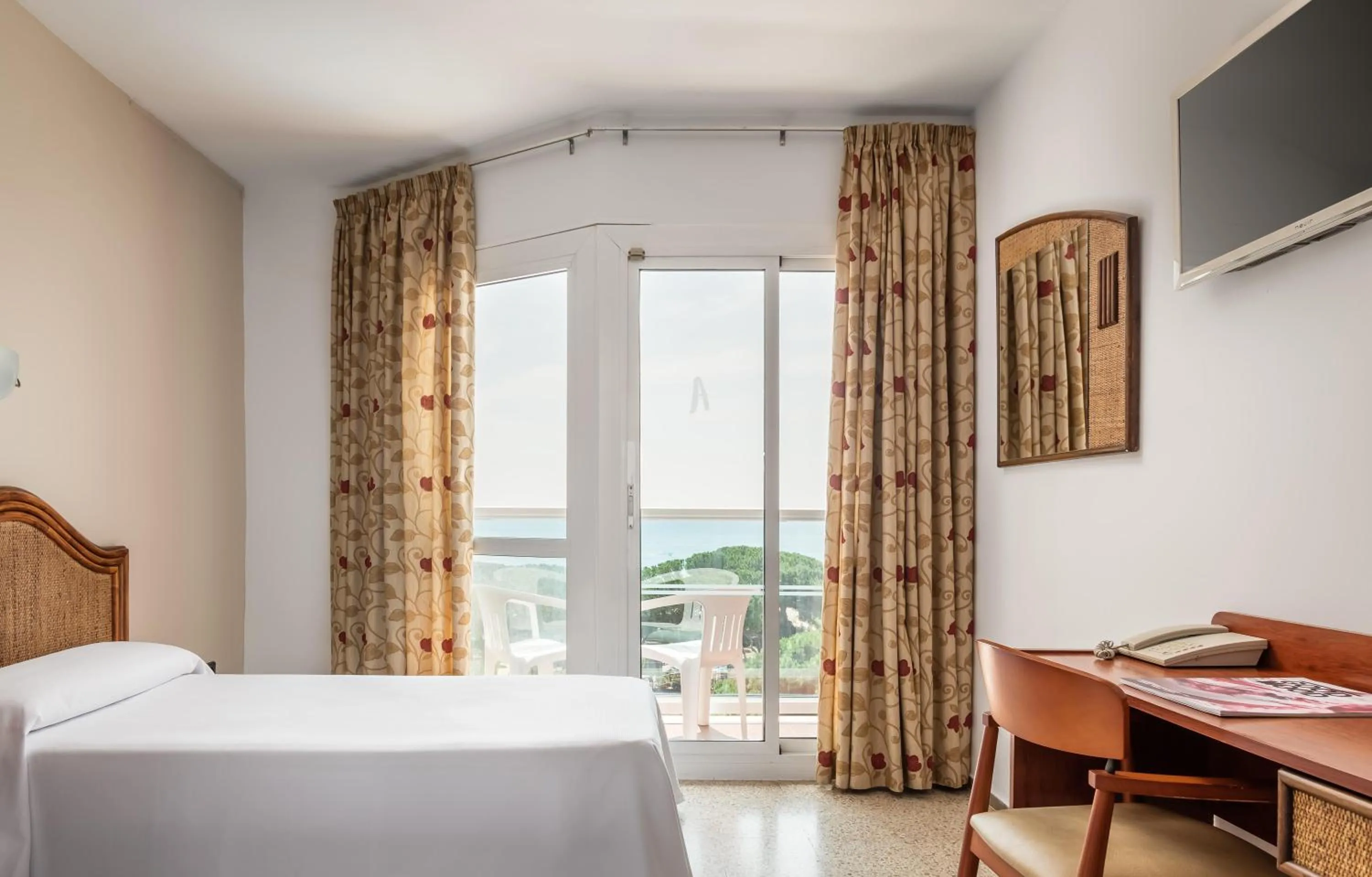 Photo of the whole room, Bed in ALEGRIA Cartago Nova