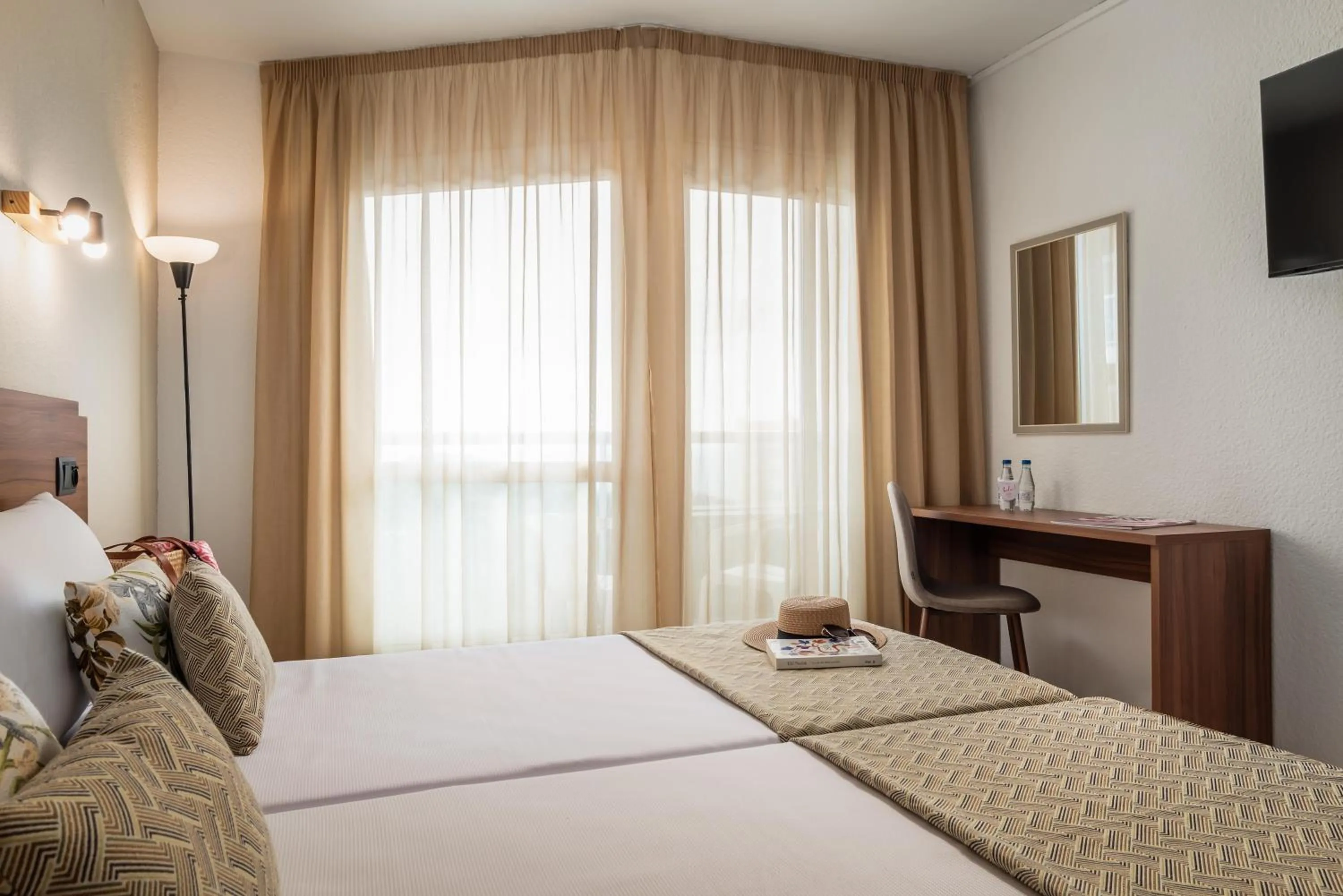 Photo of the whole room, Bed in ALEGRIA Cartago Nova