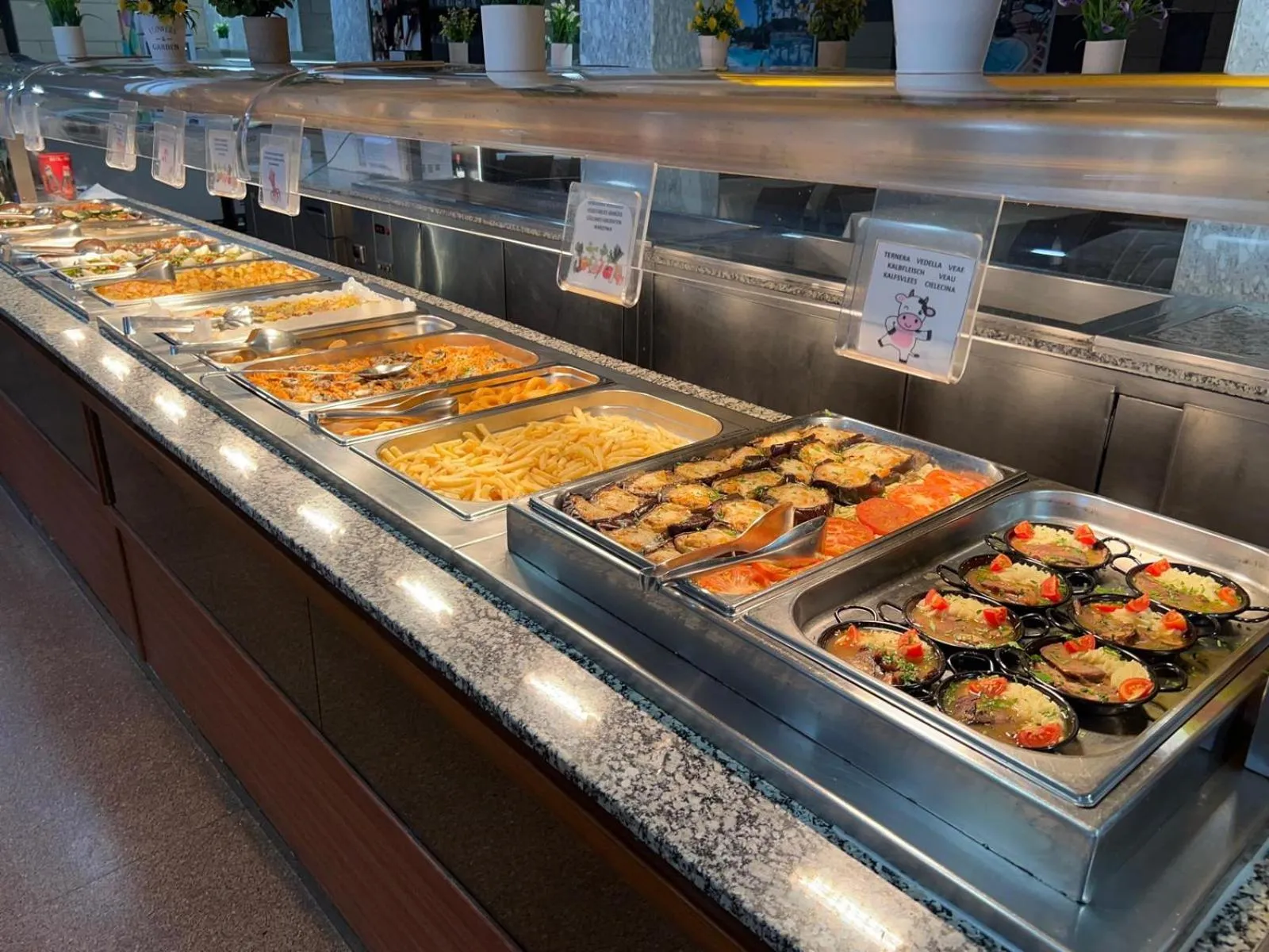 Restaurant/places to eat in Hotel Reymar