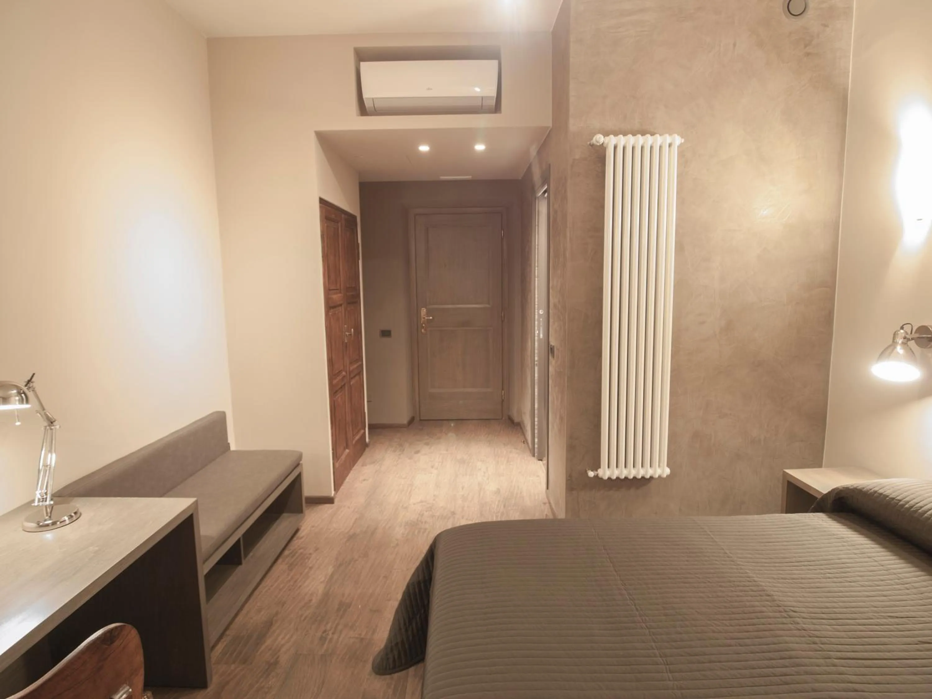 Photo of the whole room, Bed in Novecento