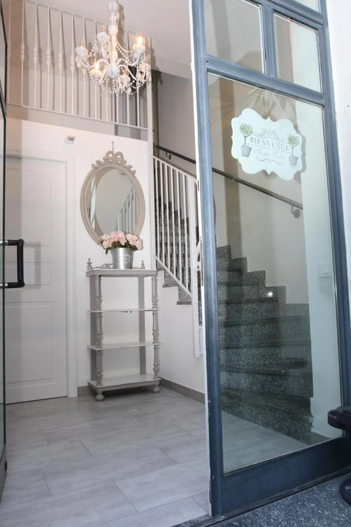 Facade/entrance in Carducci