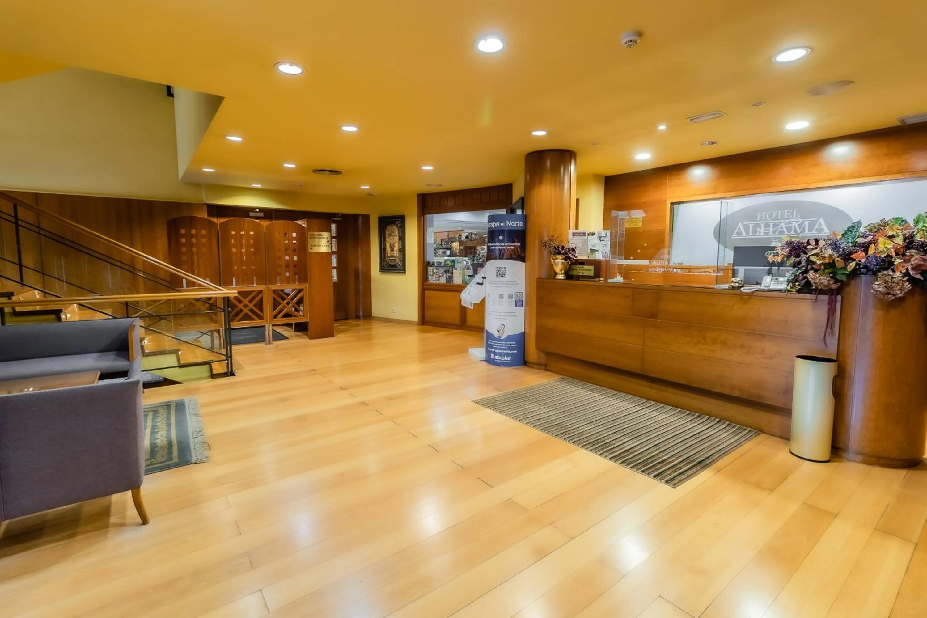 Lobby or reception in Hotel Alhama