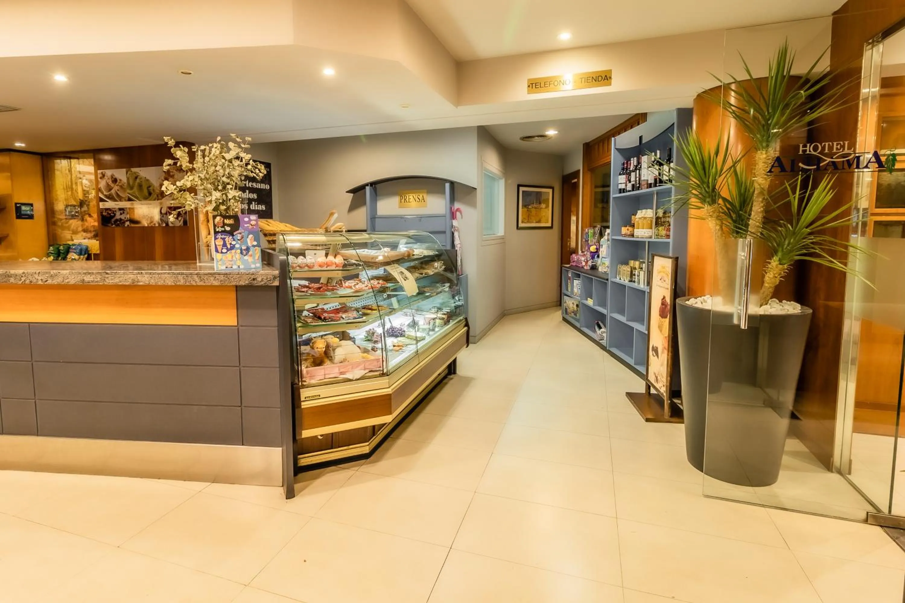 Restaurant/places to eat in Hotel Alhama