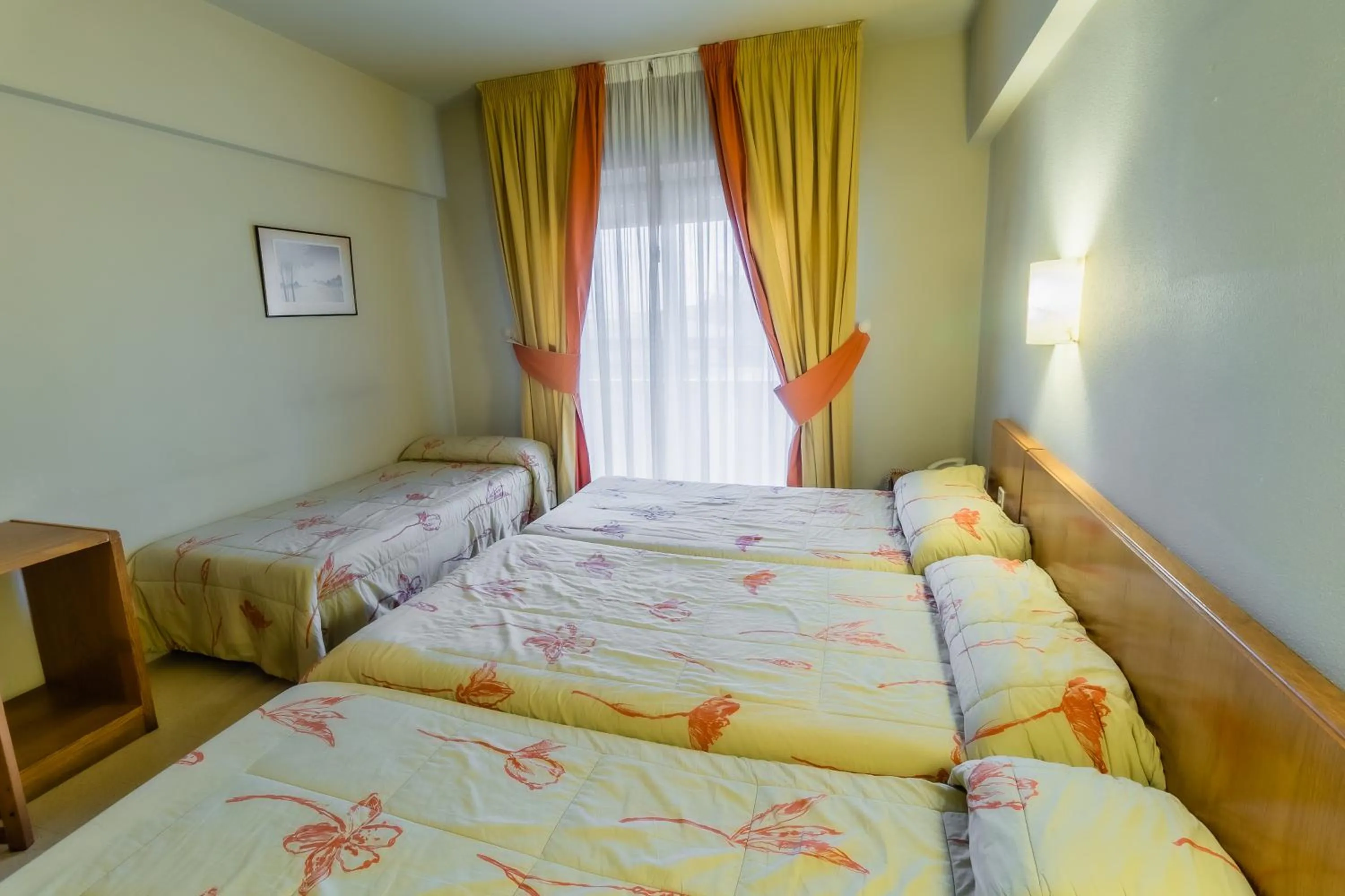 Bedroom, Bed in Hotel Alhama