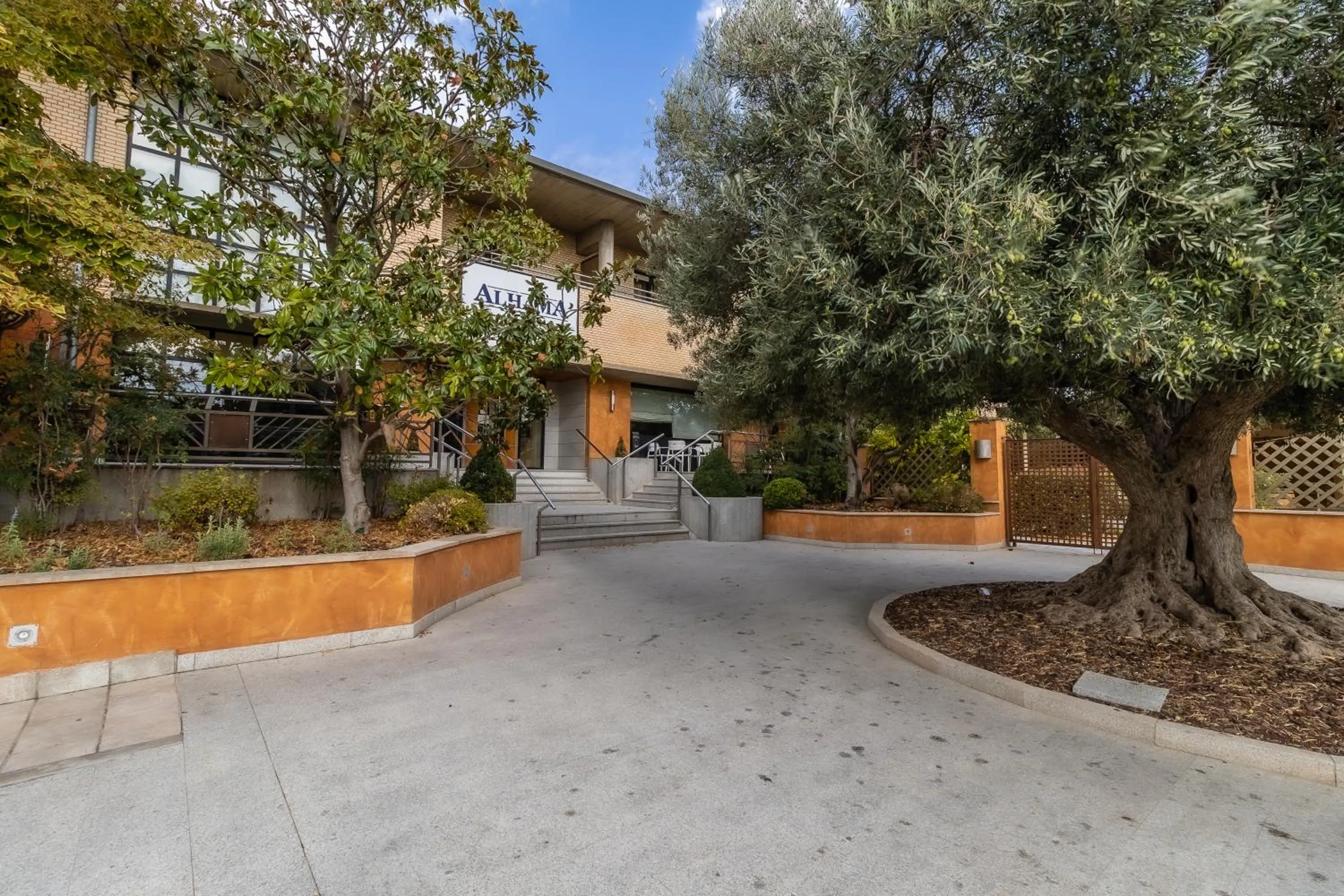 Facade/entrance in Hotel Alhama