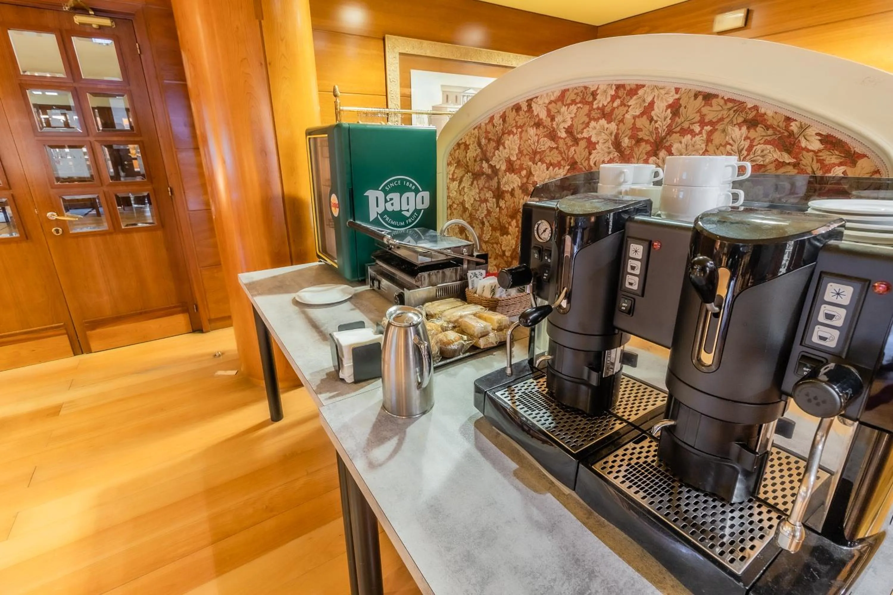 Coffee/tea facilities in Hotel Alhama