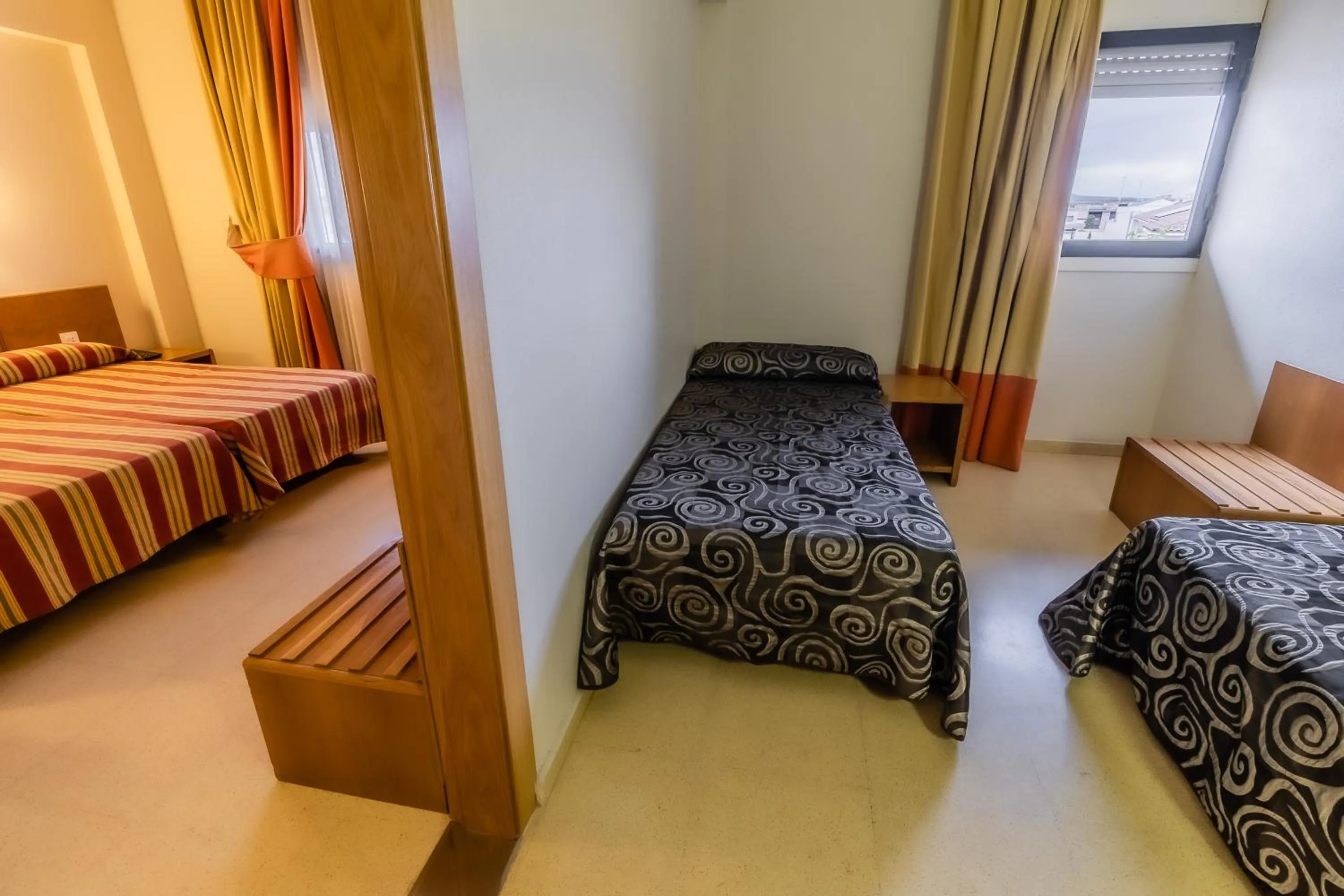 Bedroom, Bed in Hotel Alhama