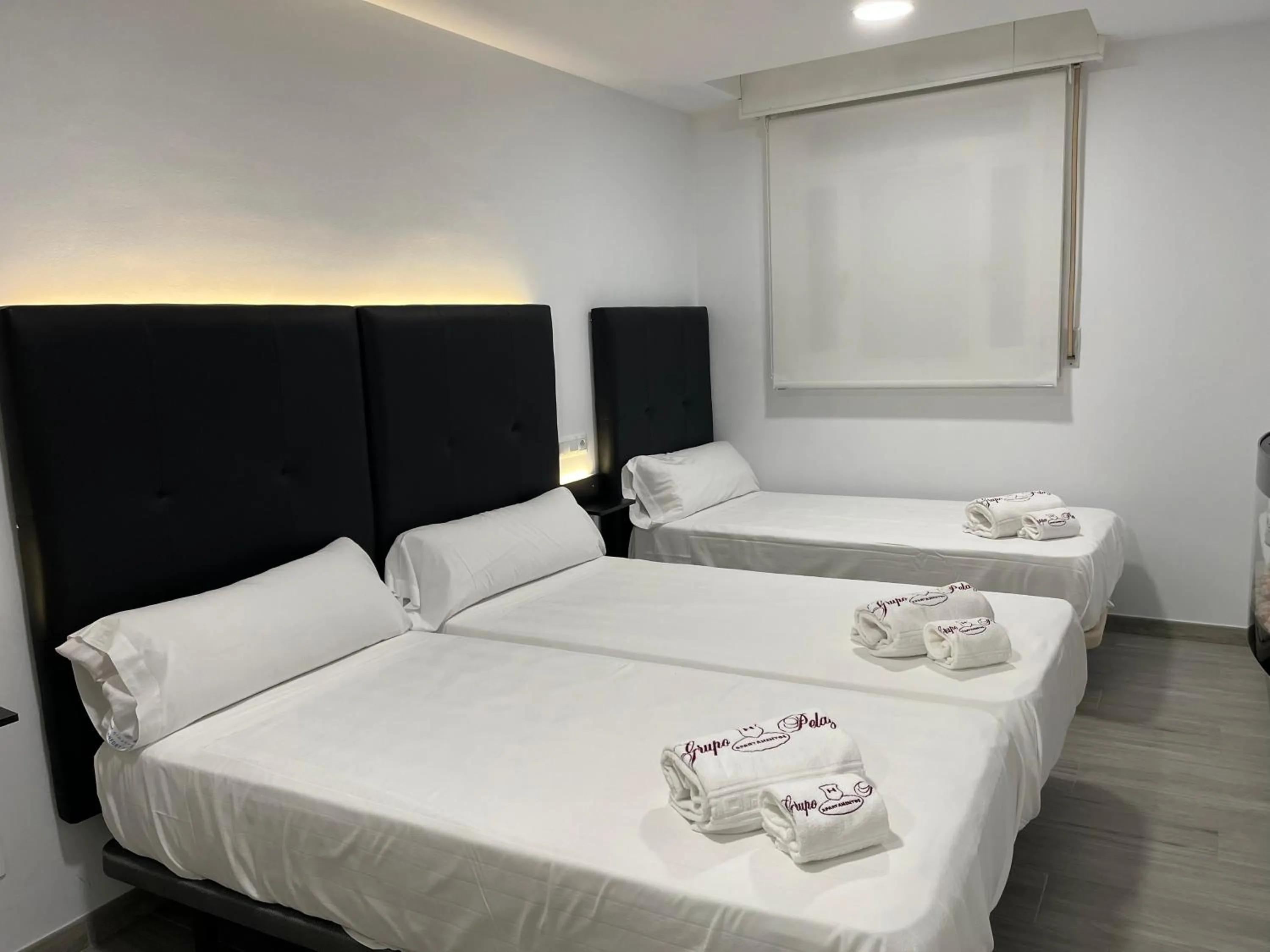 Bed in H Pelayo Noja Auto Check-In Rooms