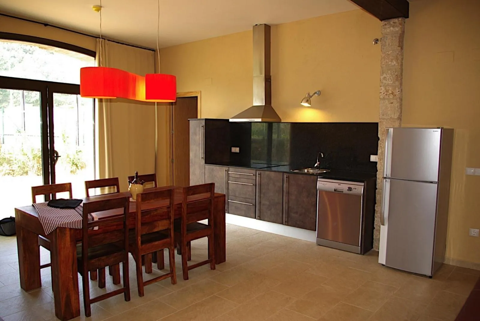 Dining area in L'Arcada de Fares