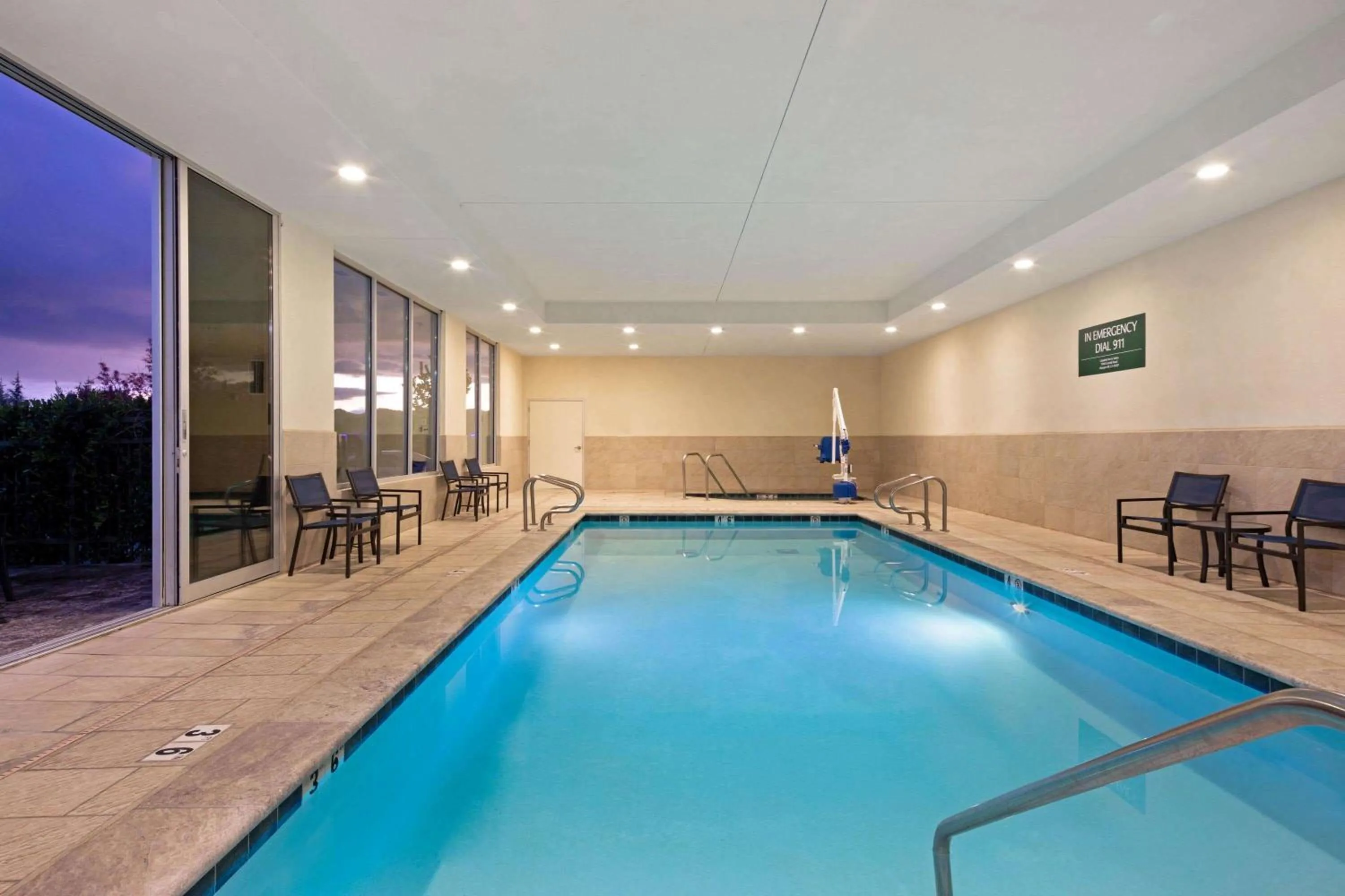 Swimming pool in La Quinta by Wyndham Morgan Hill-San Jose South