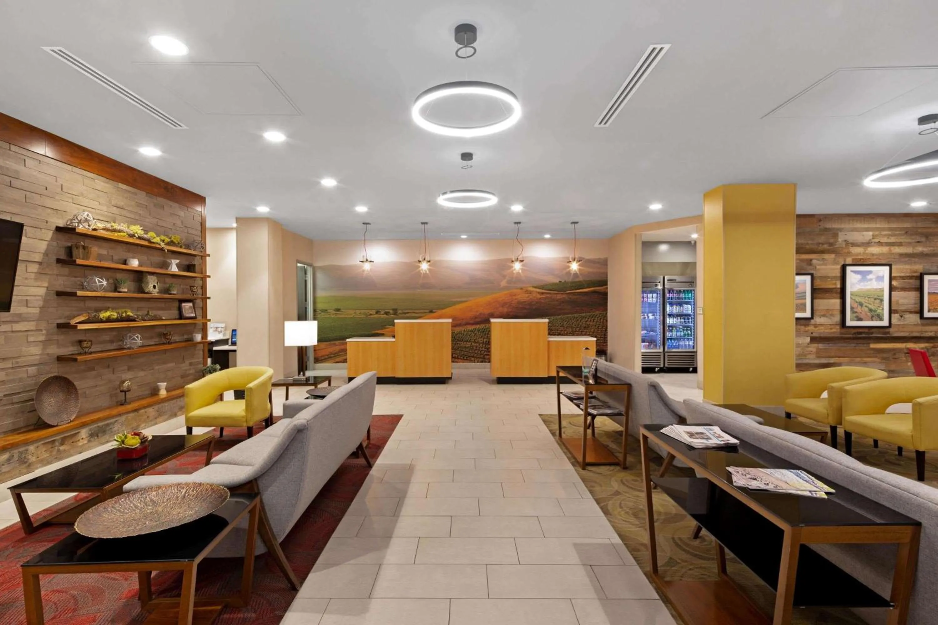 Lobby or reception in La Quinta by Wyndham Morgan Hill-San Jose South