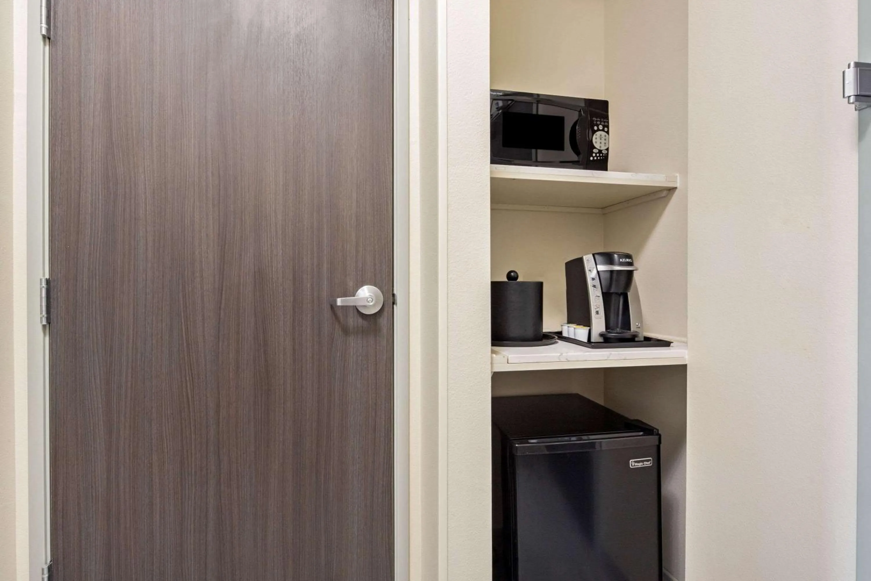 Coffee/tea facilities in La Quinta by Wyndham Morgan Hill-San Jose South